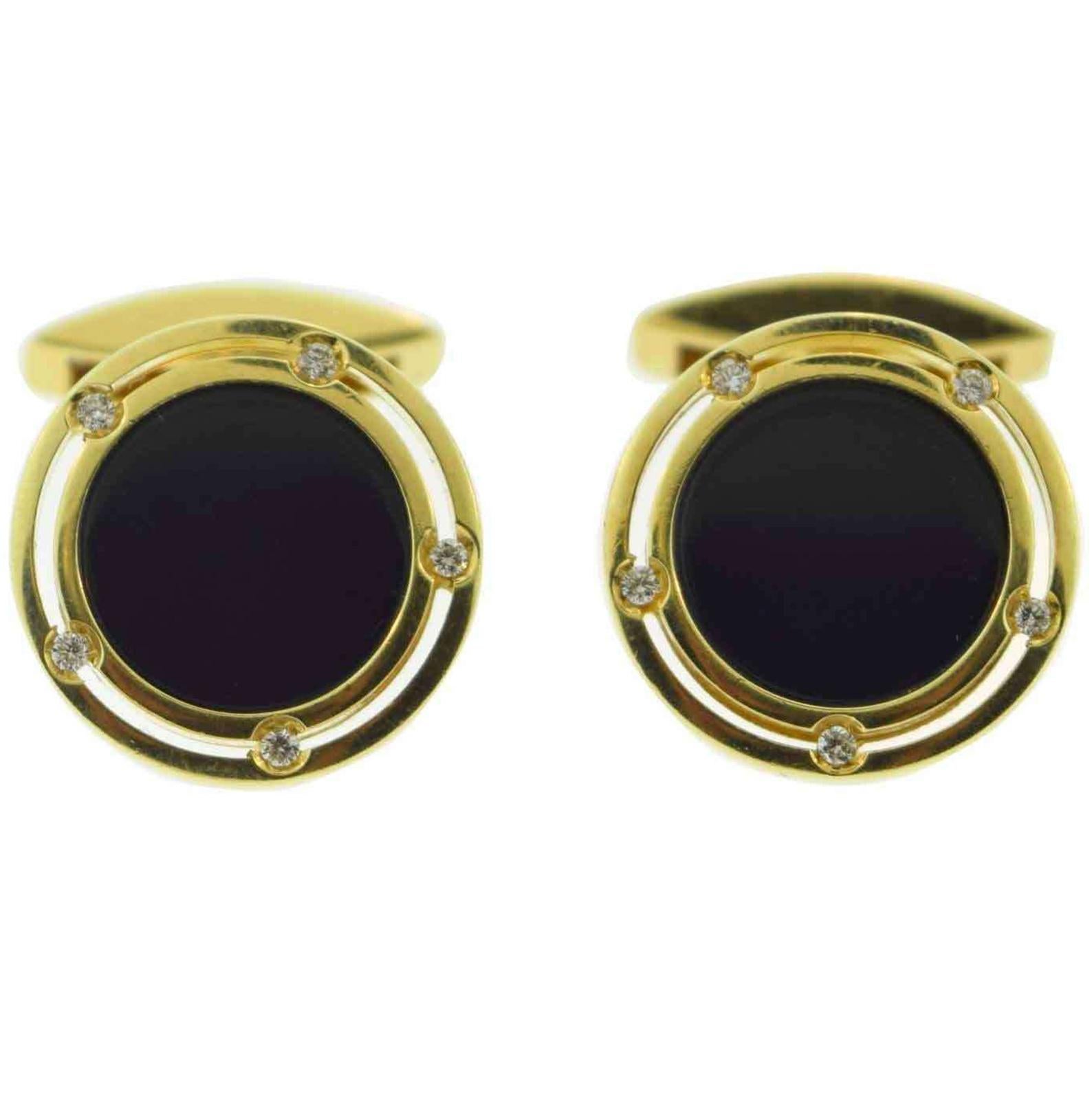Damiani Signed Onyx and Diamond 18 Karat Yellow Gold Cufflinks In Good Condition For Sale In Miami, FL