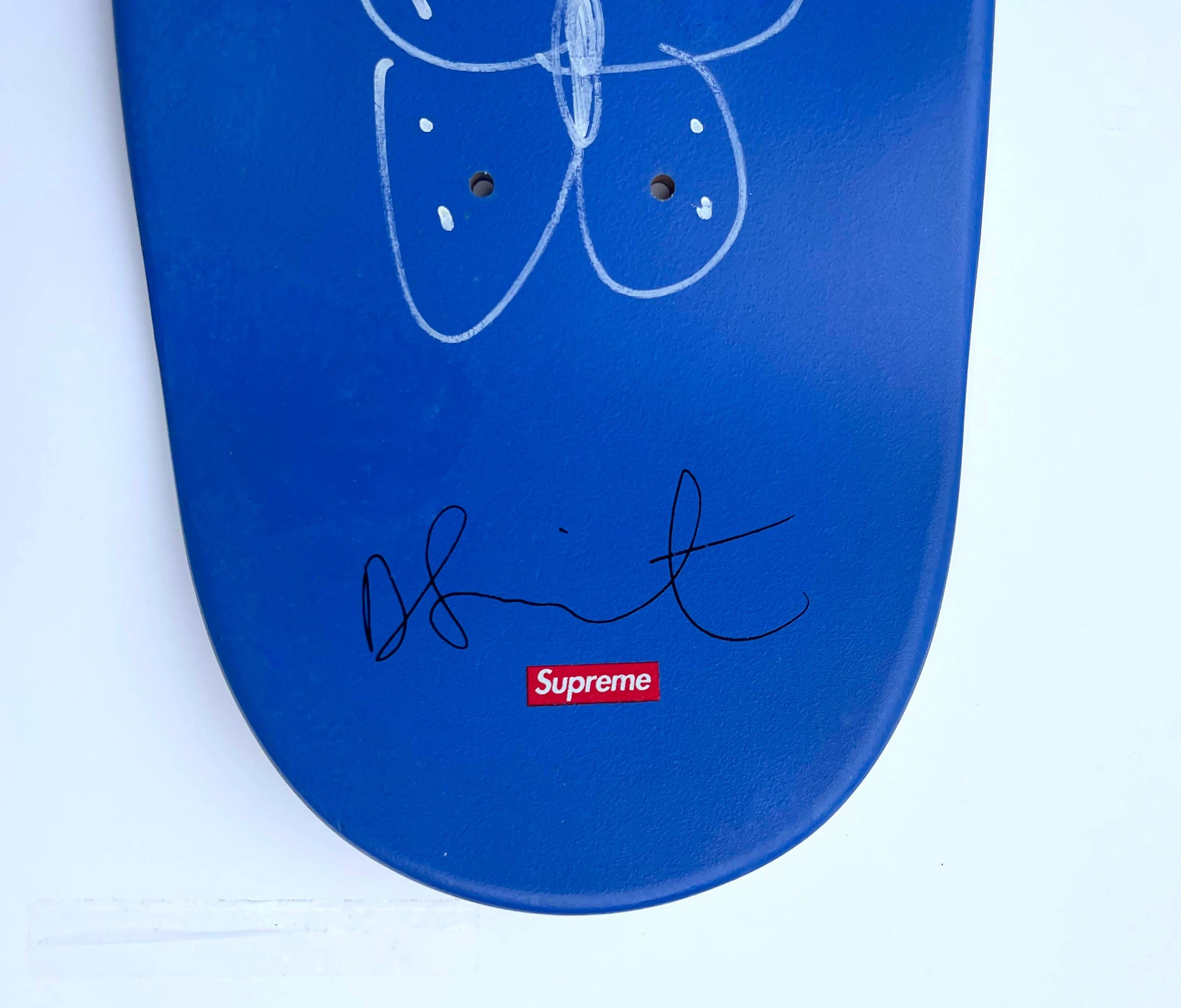 Damien Hirst
Crâne de papillon : Dessin original sur le skateboard Supreme Spin en édition limitée, 2009
Technique mixte : Dessin unique signé d'une tête de mort et d'un papillon sur une planche de skateboard en bois polychrome
Signé à la main avec