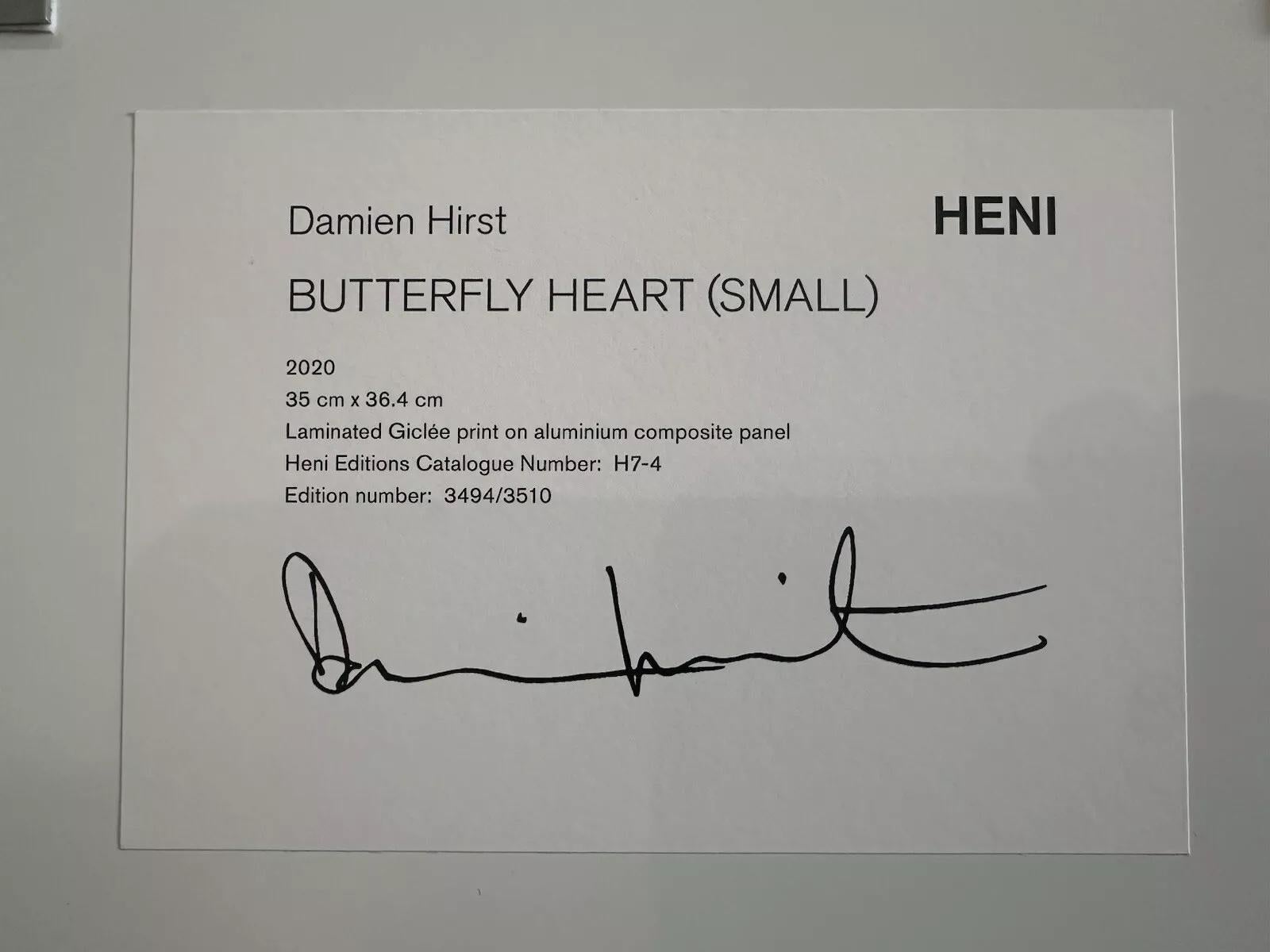 Mariposa Corazón Arcoiris (H7-4) (pequeña) - Arte Contemporáneo - Abstract Print Beige de Damien Hirst