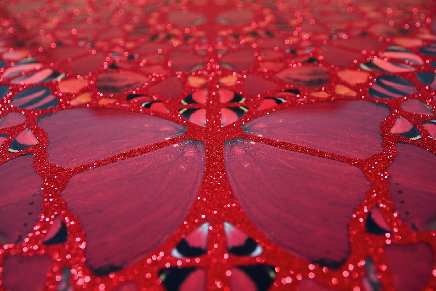 DAMIEN HIRST - EMPRESSES : NŪR JAHĀN - Édition limitée. Papillons pailletés rouges - Moderne Print par Damien Hirst