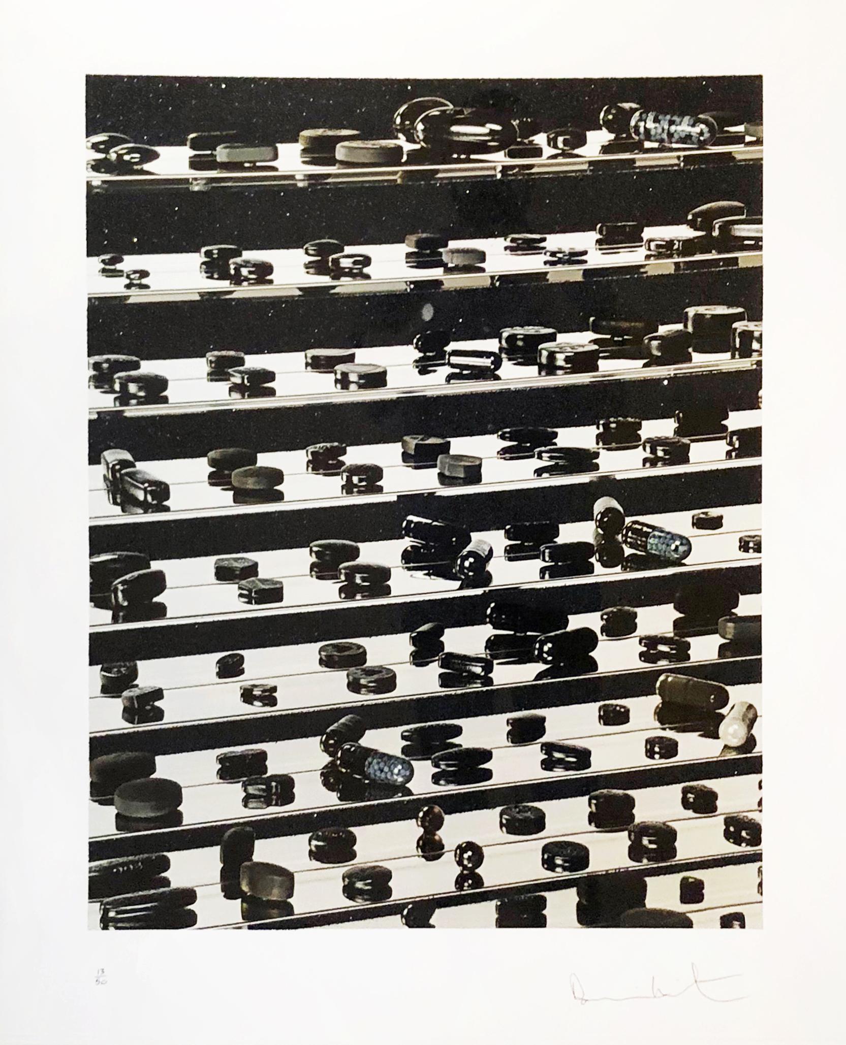 Negro Muerto Utopía Brillante - Print de Damien Hirst