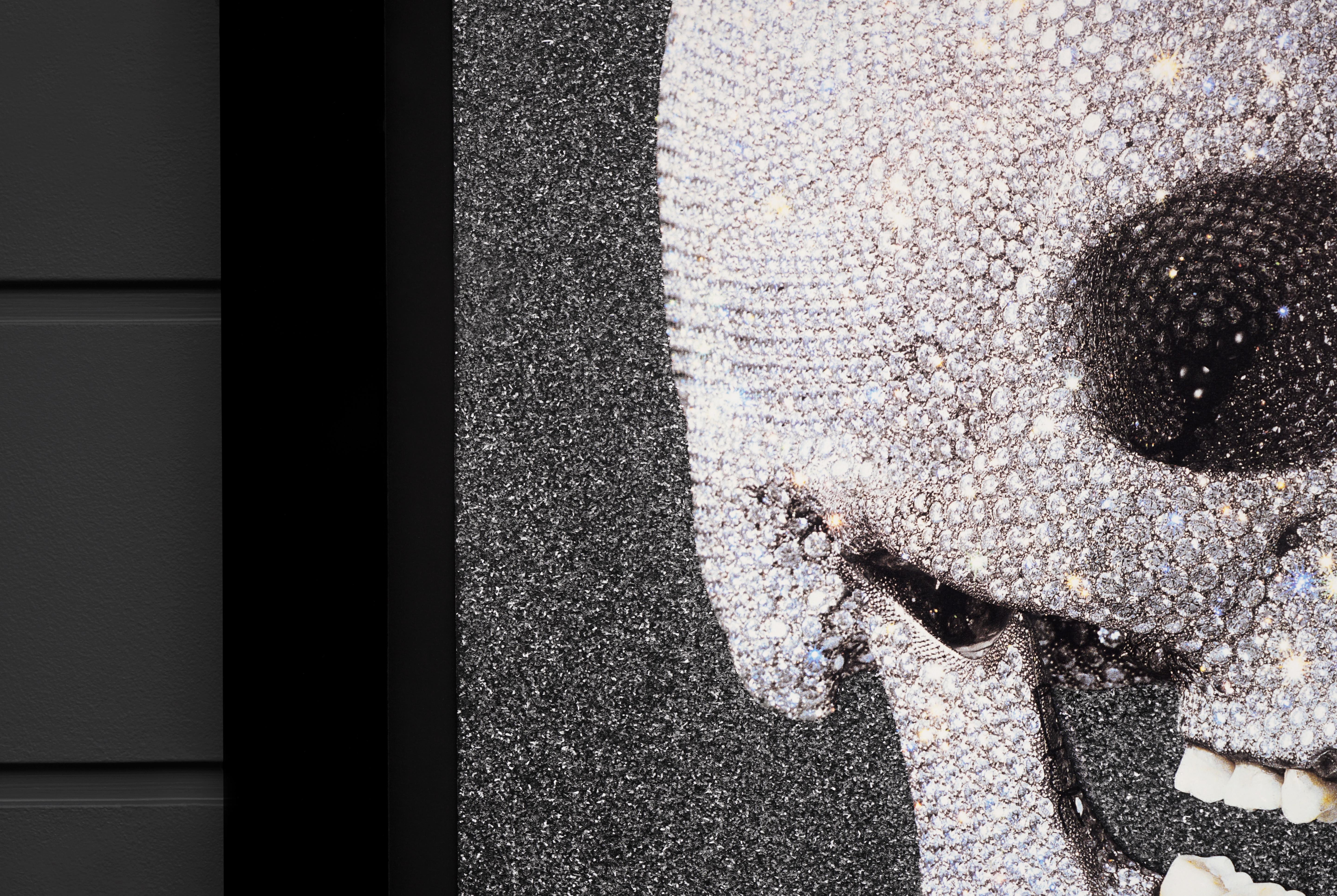 The sparkling pop-art laughing skull is an iconic contemporary memento mori silkscreen print with genuine glittering diamond dust by Damien Hirst. The jovial skull lights up the room with twinkling refraction and edgy subject matter, the blue chip