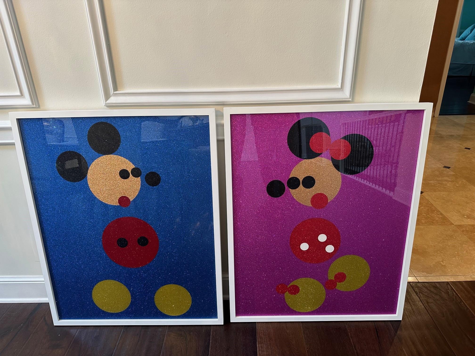 Mickey (Blauer Glitter) & Minnie (Pink Glitter) zwei Kunstwerke – Print von Damien Hirst