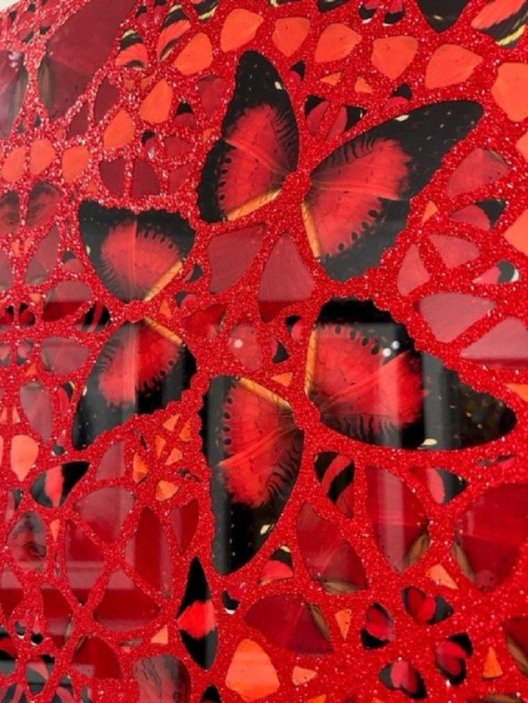 Laminierter Giclée-Druck auf Aluminiumverbund, Siebdruck mit Glitter

Hirsts Kunst ist breit gefächert und umfasst Installationen, Skulpturen, Malerei und Zeichnungen. Mit seinem unermüdlichen Unternehmungsgeist und seinem unverblümt kommerziellen