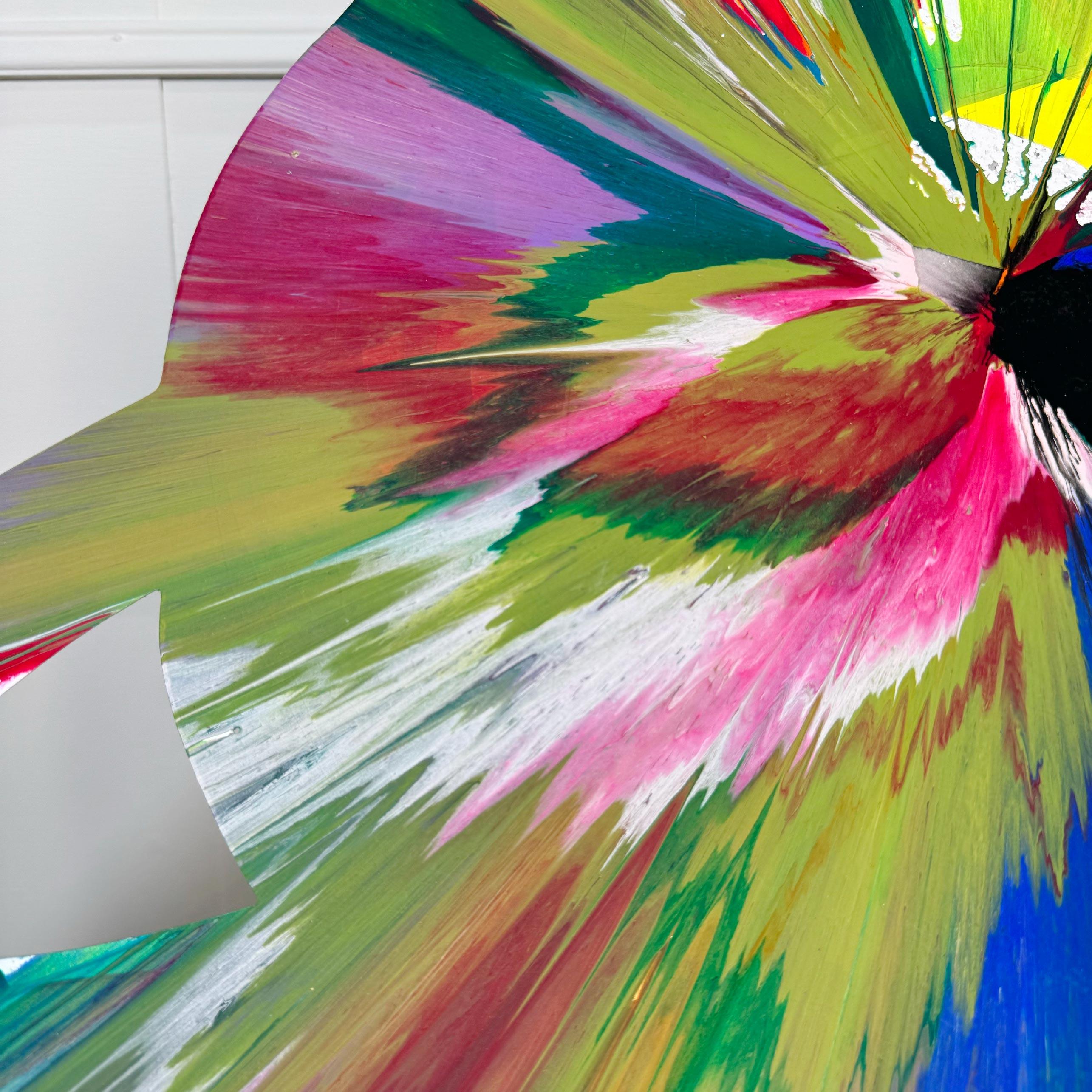 Damien Hirst Saturn Spin Painting Firmato sul retro e con il timbro cieco di Hirst In condizioni buone in vendita a Hastings, GB