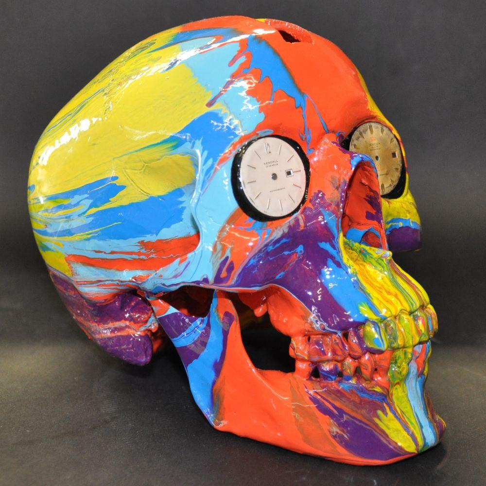 Damien Hirst, Le crâne de la vrille des heures
2009
Sculpture (peinture brillante sur plastique)
19 × 12.5 × 19.5 cm
(7.5 × 4.9 × 7.7 in)
Titré, non signé
En parfait état. 
Veuillez noter que le motif de couleur de cette édition est différent pour