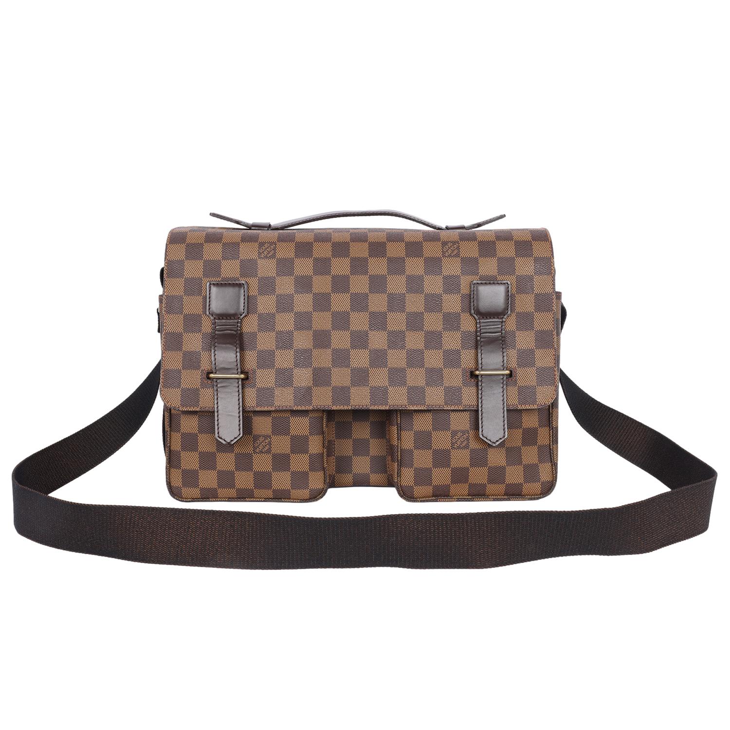Authentic, pre-loved Louis Vuitton Broadway messenger bag in brown Damier Ebene canvas. Features flap front with two belt closures and two front pockets. The Interior has an orange lining with 2 open exterior and interior pockets. 

Great unisex bag