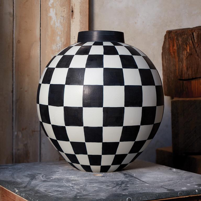 Damier Vase - X-Large In New Condition For Sale In Irving, TX