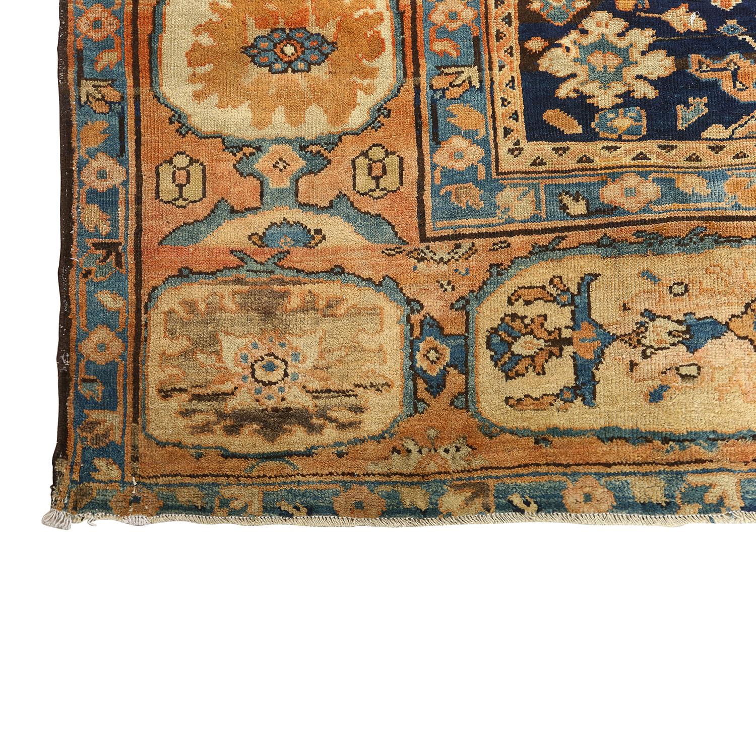 Antique Persian Ziglar Mahal - Size: 13 ft 4 in x 11 ft 9 in In Good Condition For Sale In Los Angeles, CA