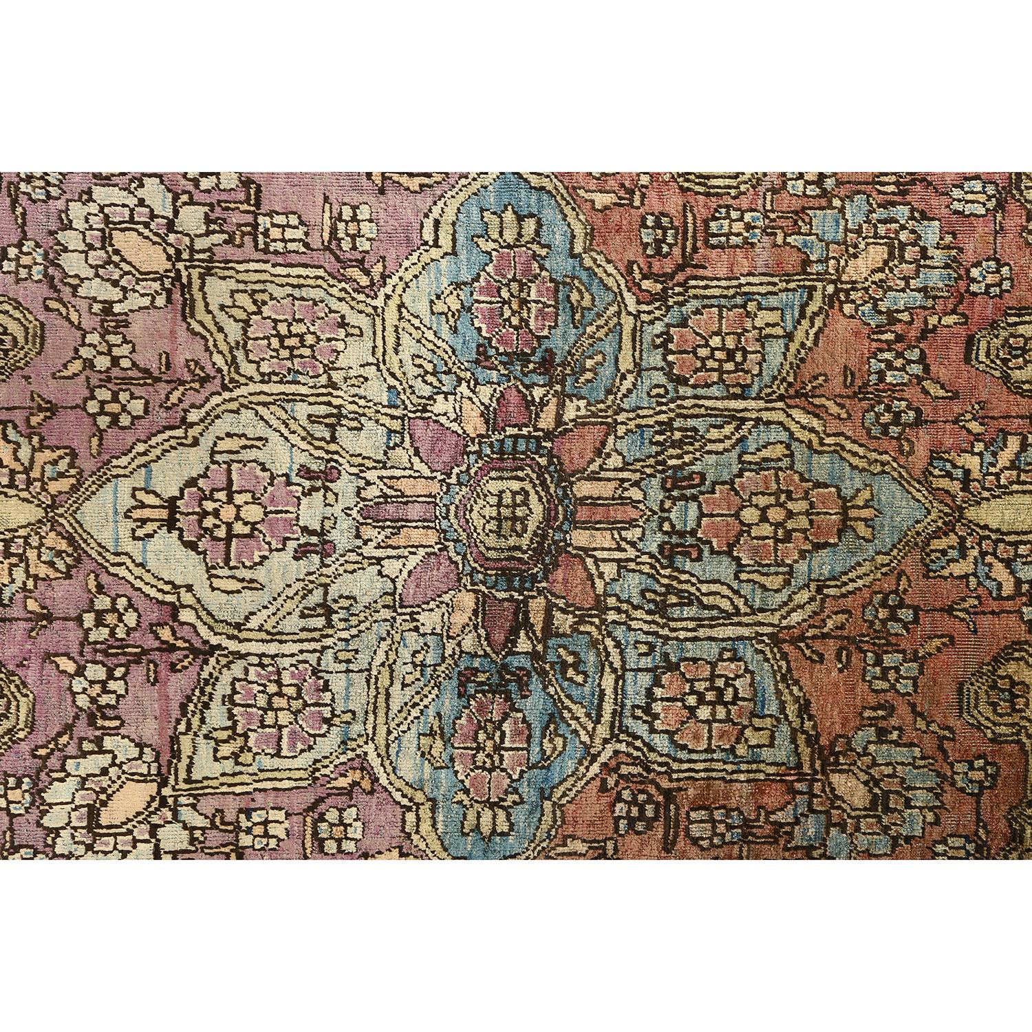 Damoka Collection Pure Silk Persian Antique Farahan - Size: 7 ft 6 in x 4 ft 4in In Good Condition For Sale In Los Angeles, CA