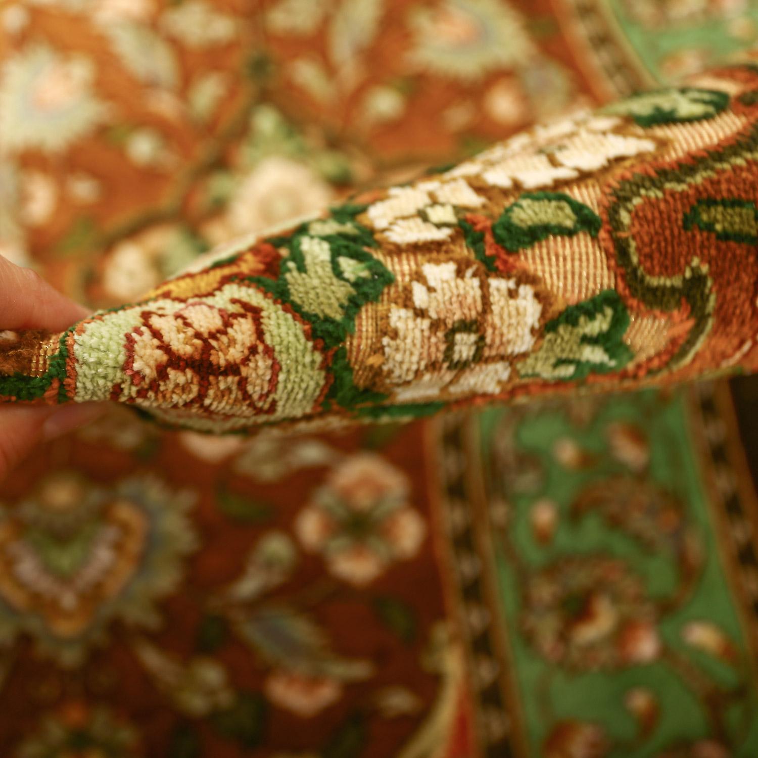 Damoka Kollektion Persischer reiner Seiden-Tabriz aus reiner Seide - Größe: 13 ft 1 in x 9 ft 9in (Vergoldung) im Angebot