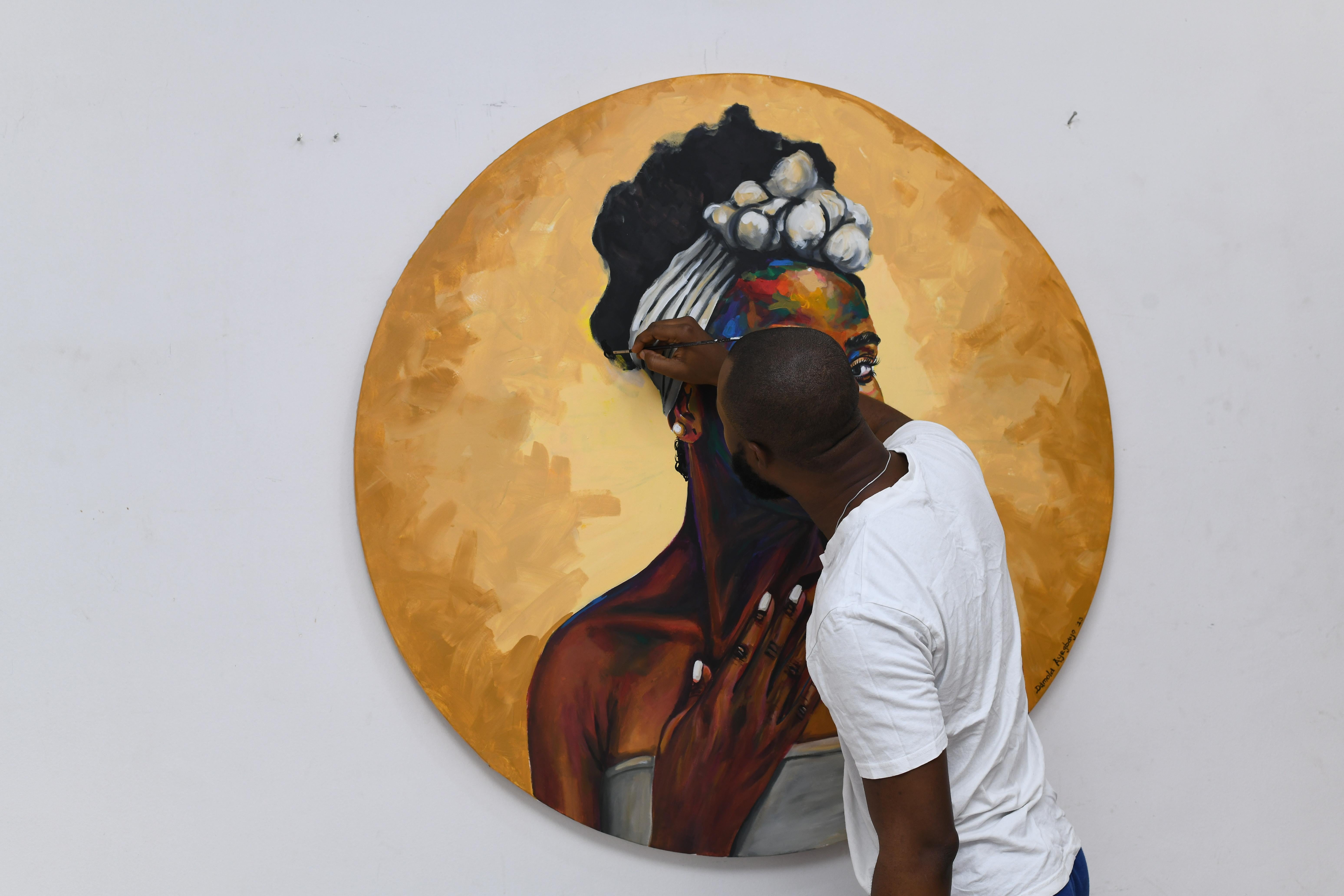 Eniyan (Umano) 8 - Portrait Painting Beige di Damola Ayegbayo 