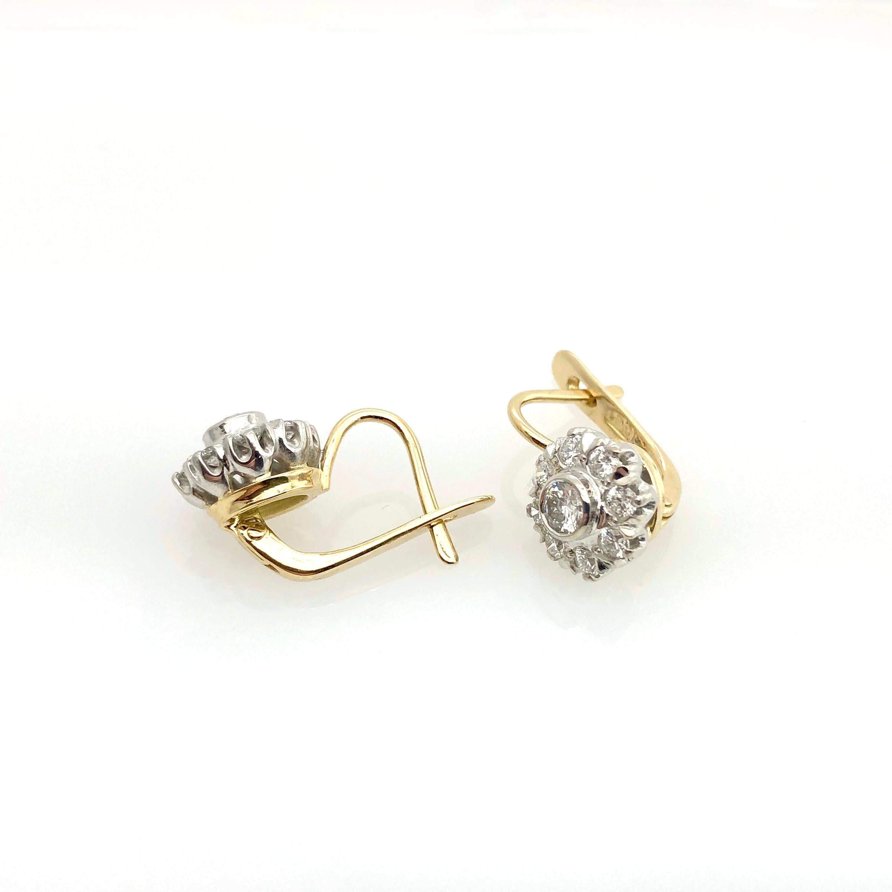 Women's Damond Flowers in Hand Made Gold Earrings For Sale
