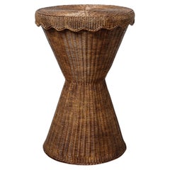 Mesa auxiliar de ratán Damru, Teca