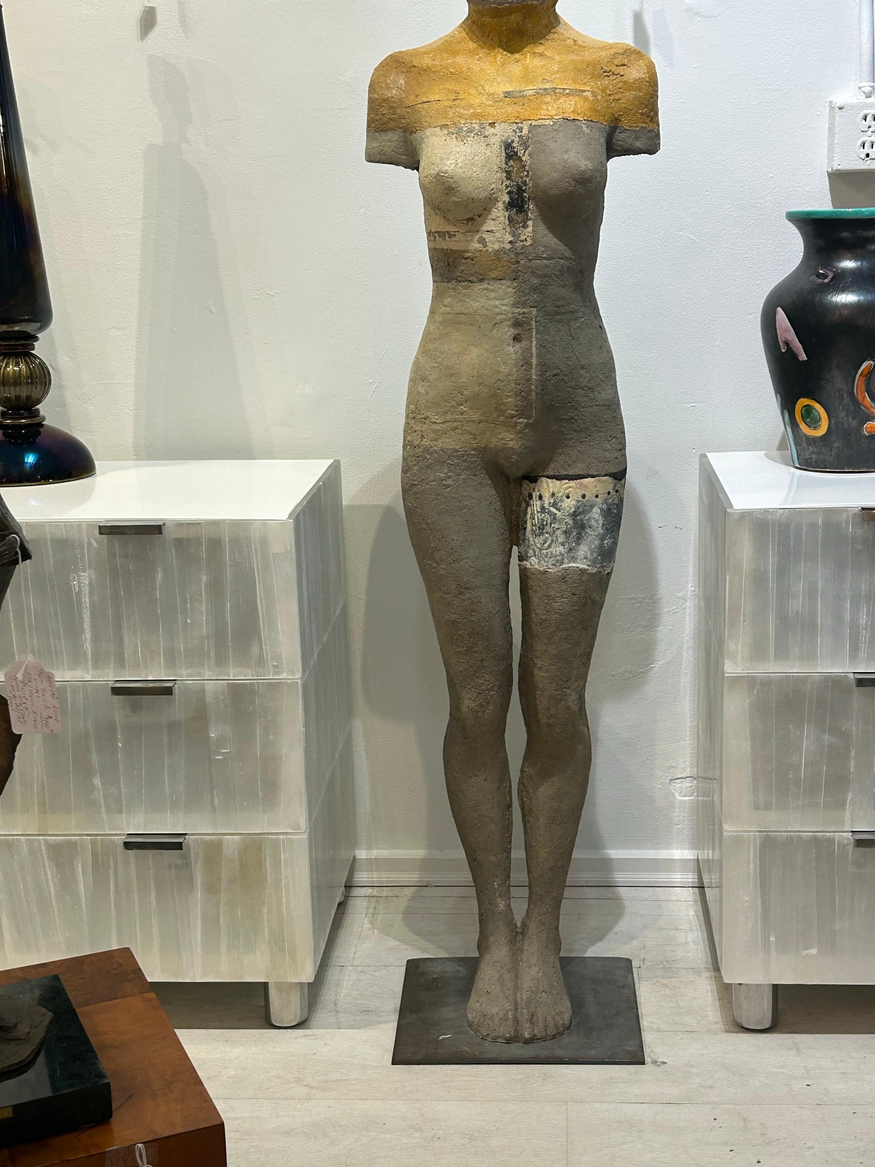 Acciaio Dan Corbin scultura femminile figurativa in vendita