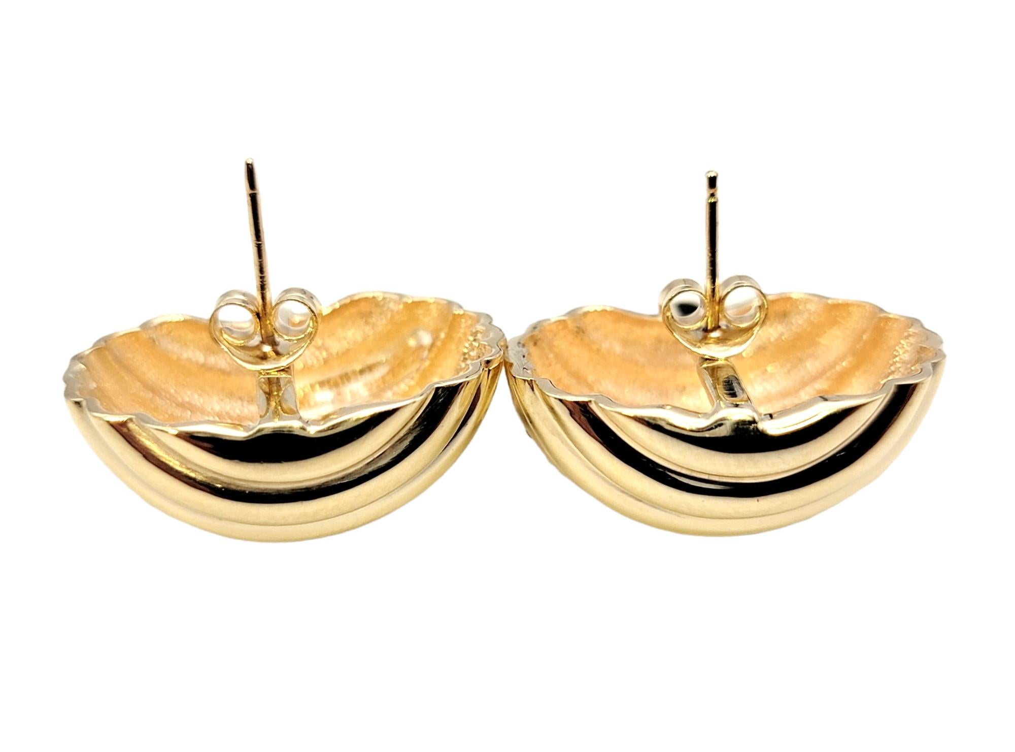 Dan Frere - Boucles d'oreilles percées en or jaune 14 carats avec demi-dôme arrondi et diamants Pour femmes en vente