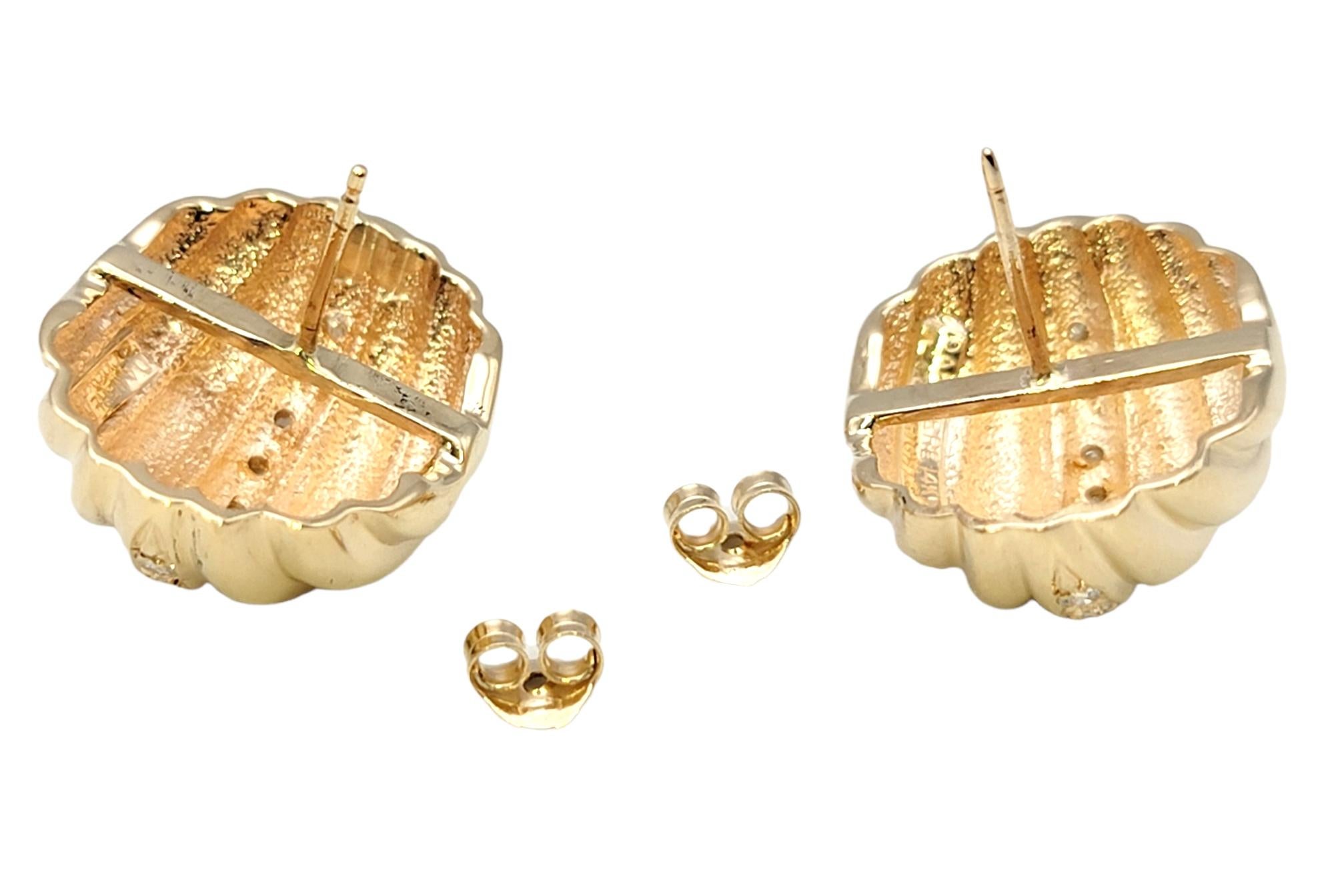 Dan Frere - Boucles d'oreilles percées en or jaune 14 carats avec demi-dôme arrondi et diamants en vente 1