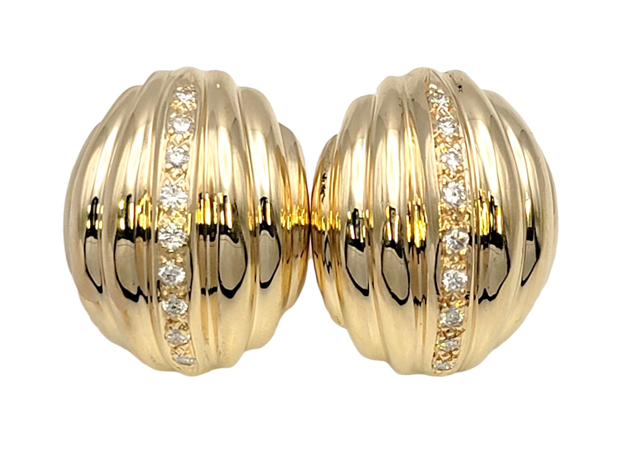 Dan Frere - Boucles d'oreilles percées en or jaune 14 carats avec demi-dôme arrondi et diamants en vente 2