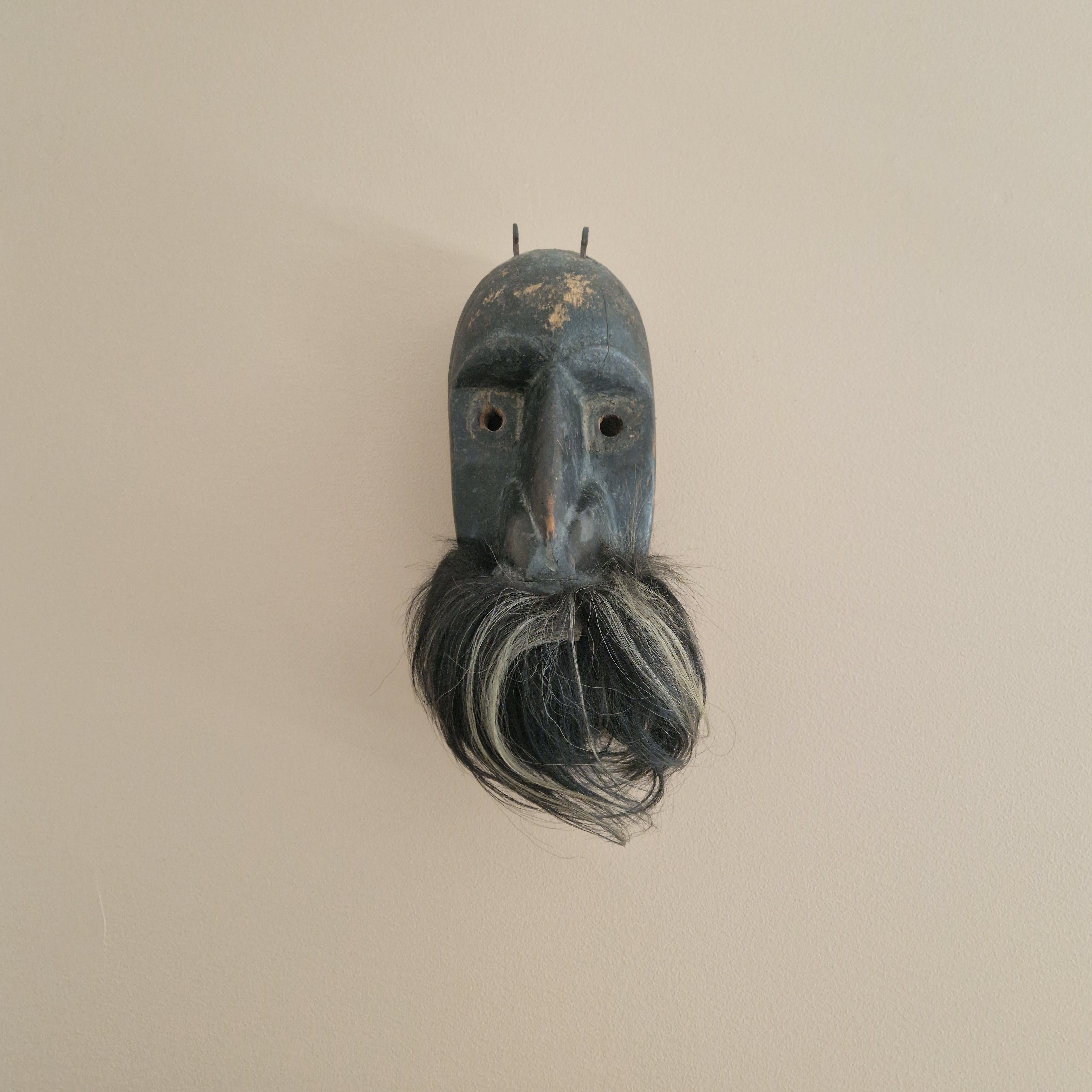 Una maschera da danza africana Dan Gabon. Costa d'Avorio.

Buone condizioni. Segni di usura. Segni visibili.
