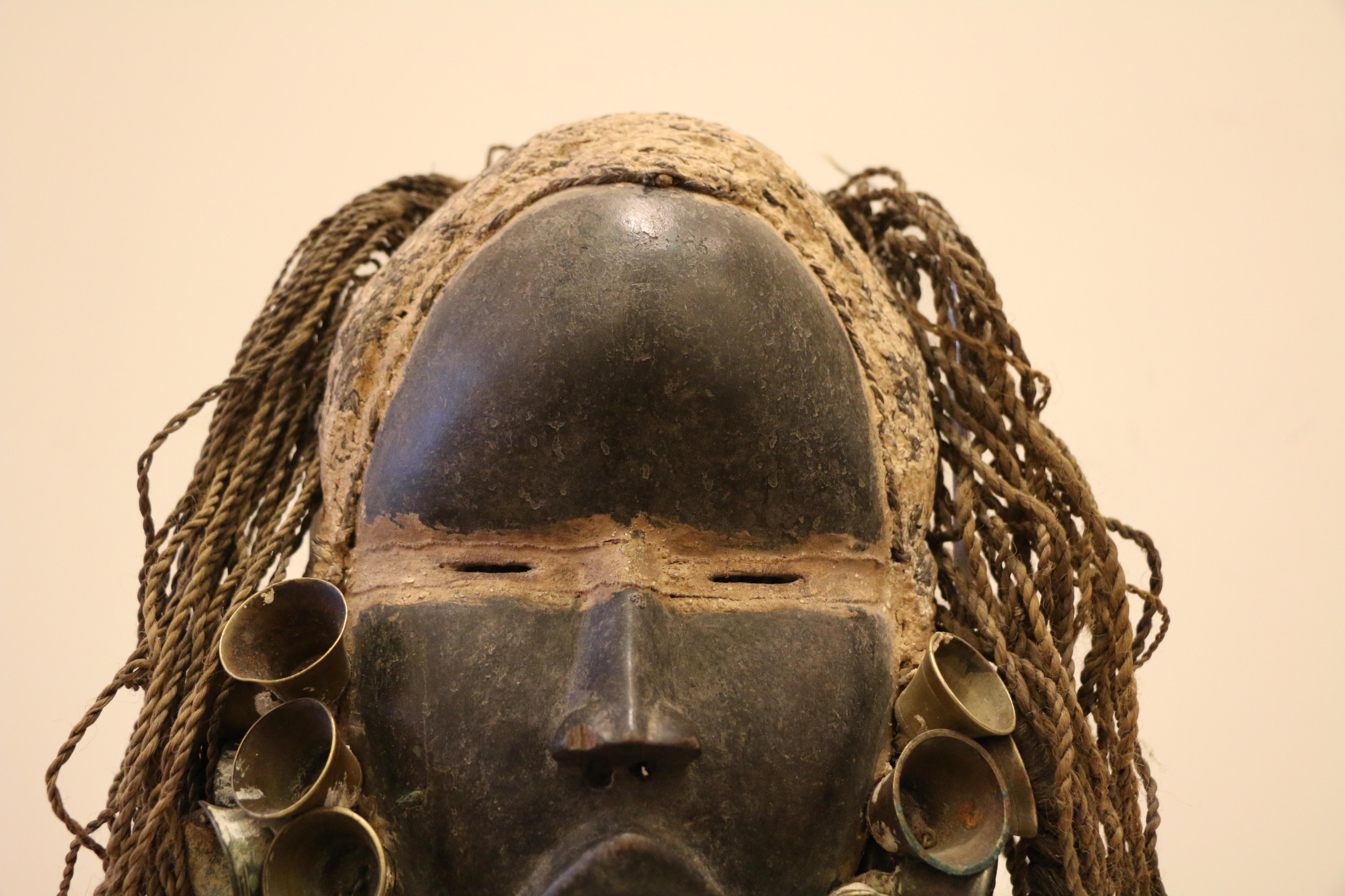 Art Deco Dan-Guéré Mask, fist half of the XXth century For Sale