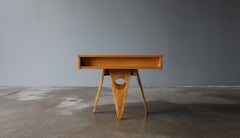 Mesa auxiliar Dan Johnson para Hayden Hall, EE.UU., c.1947