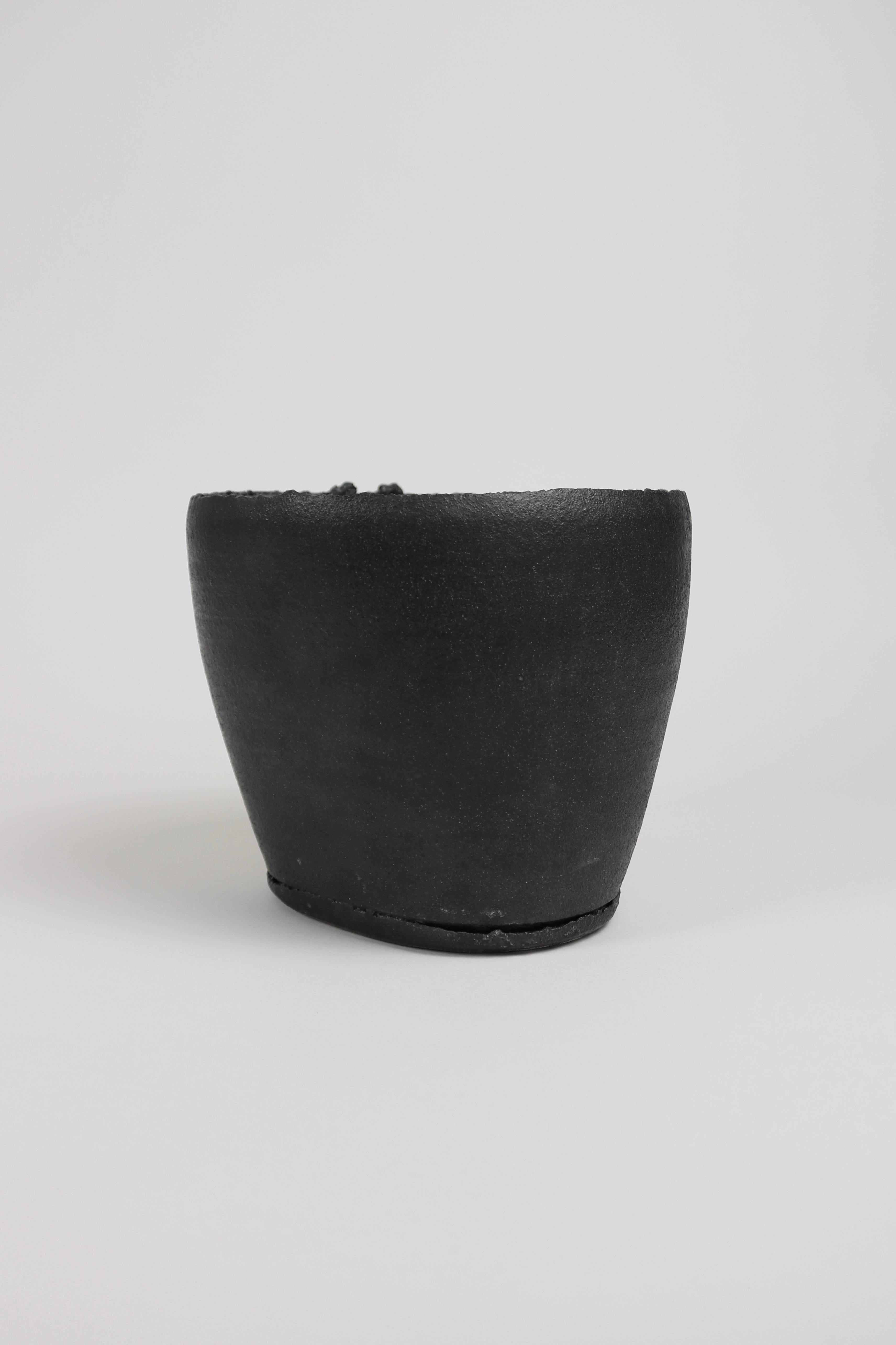 Dan Kelly: schwarze Vase im Angebot 5
