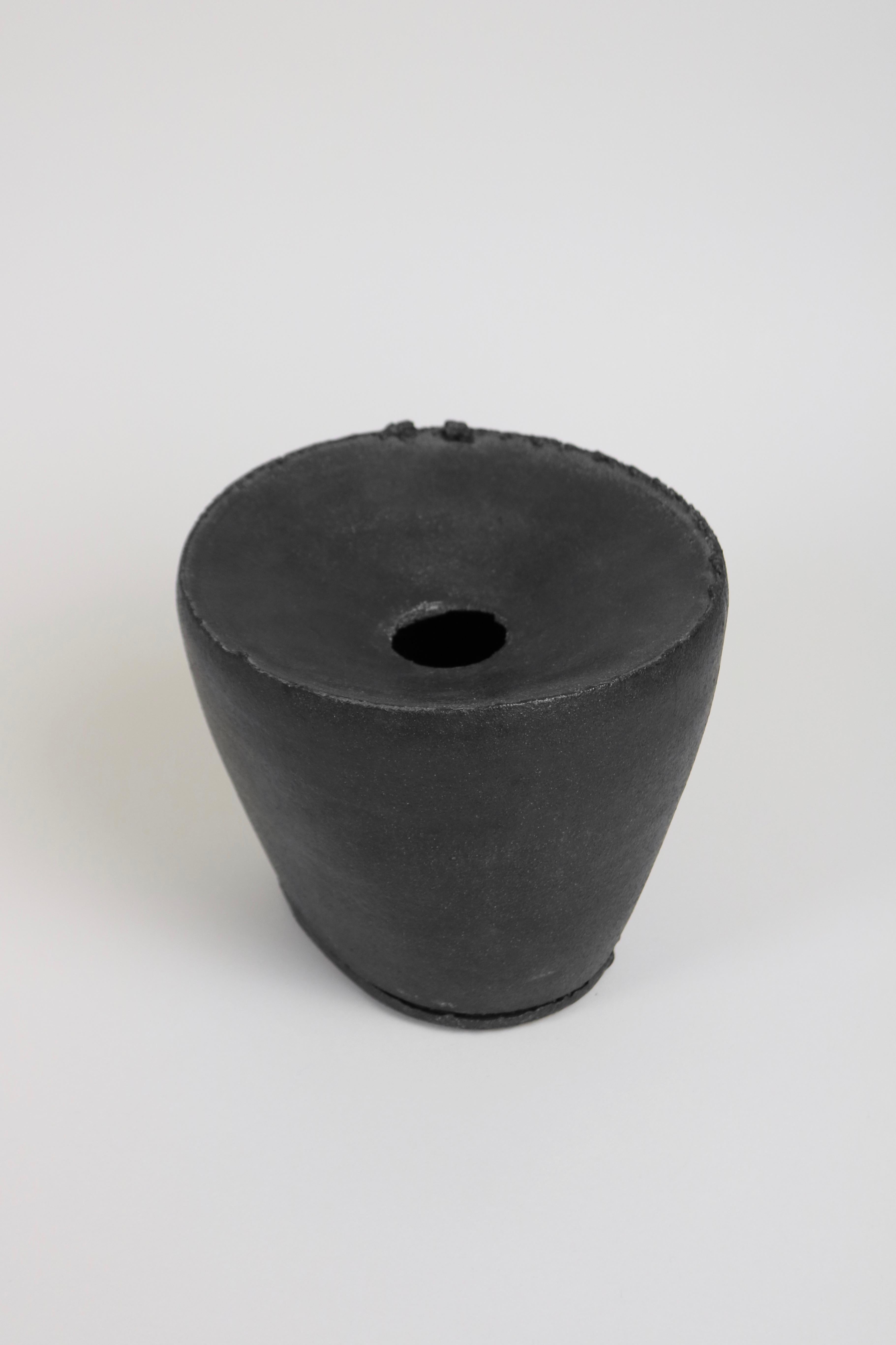 Dan Kelly: schwarze Vase im Angebot 6