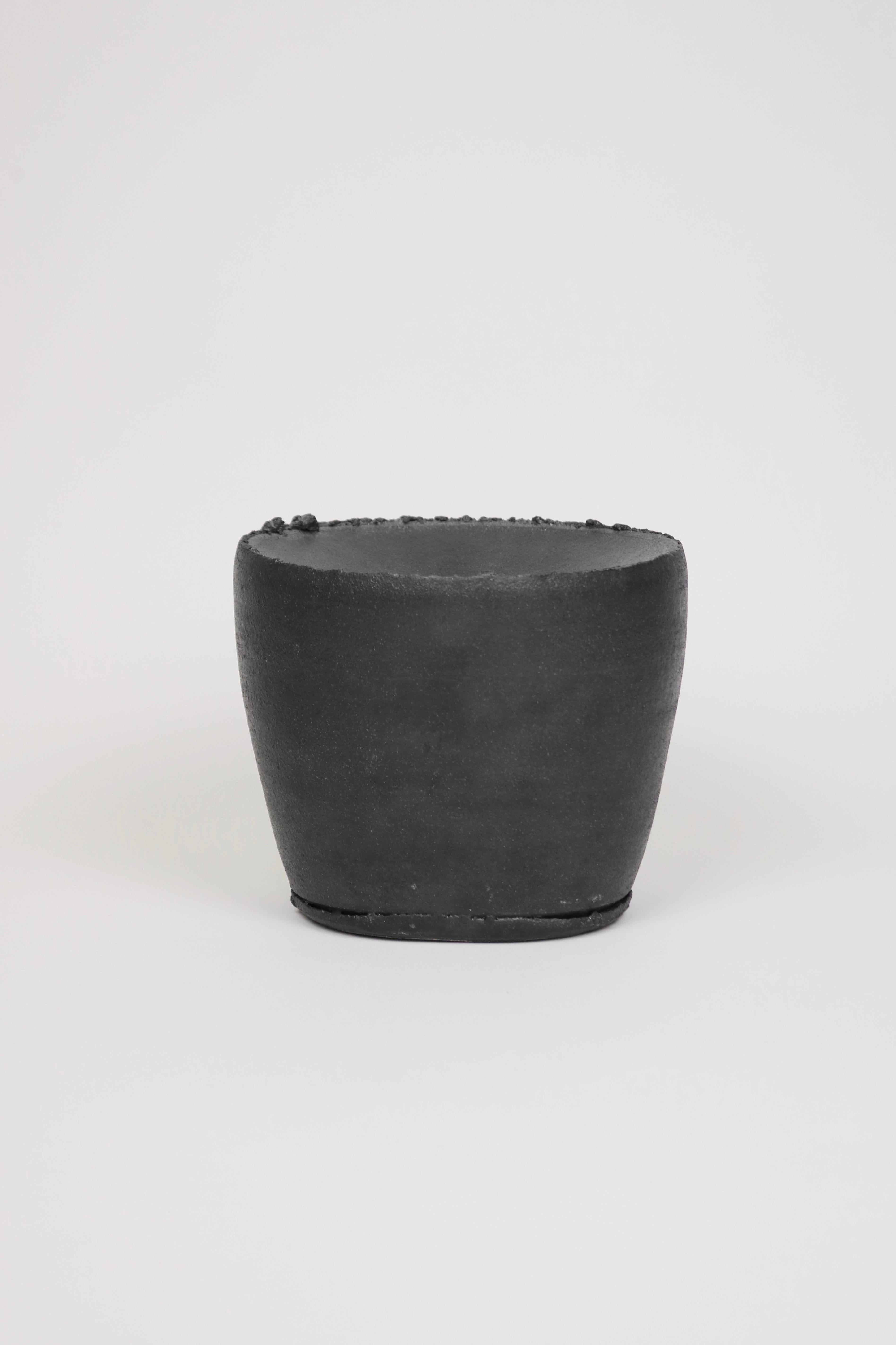Dan Kelly: schwarze Vase im Zustand „Gut“ im Angebot in Leeds, GB