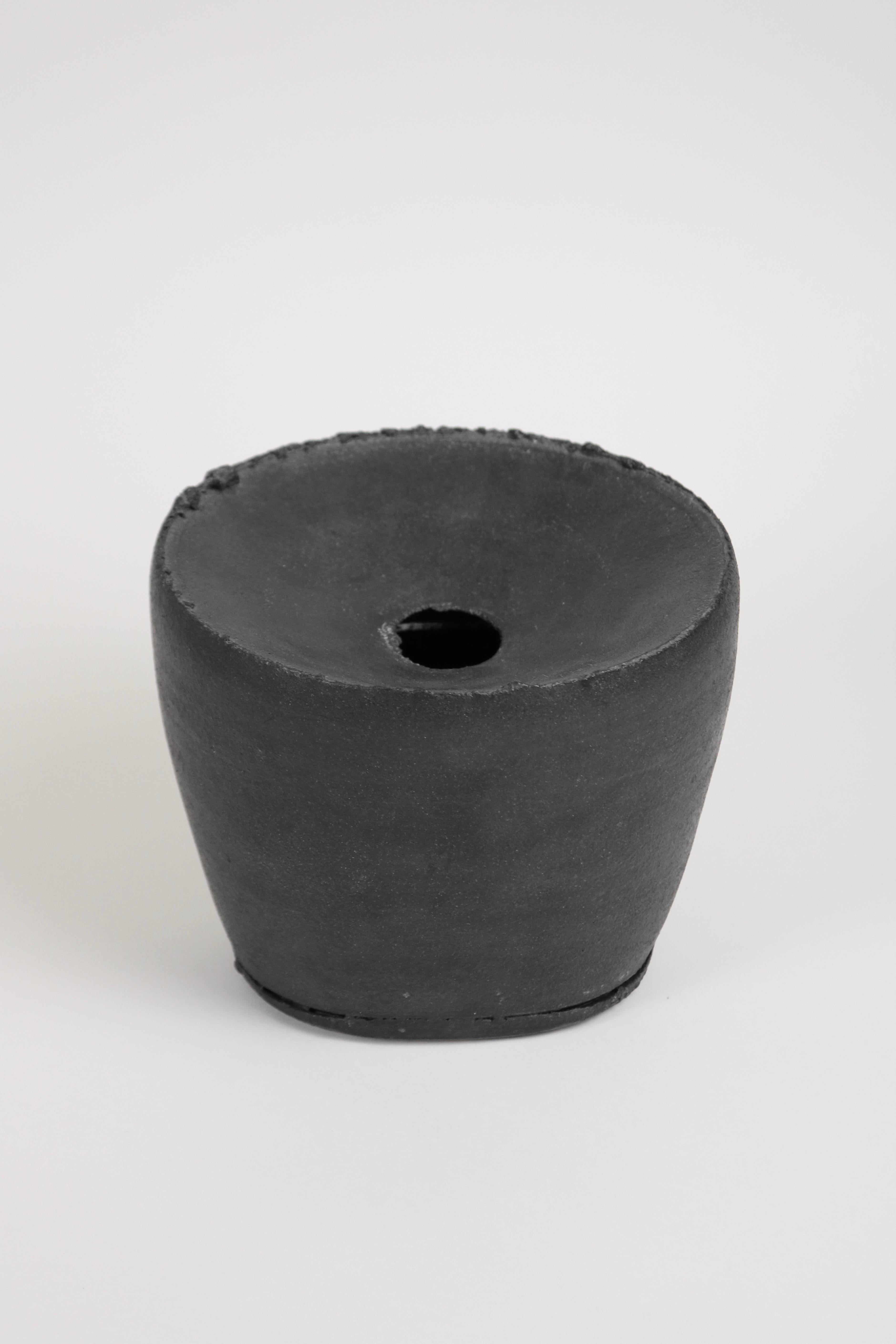 Dan Kelly: schwarze Vase im Angebot 2