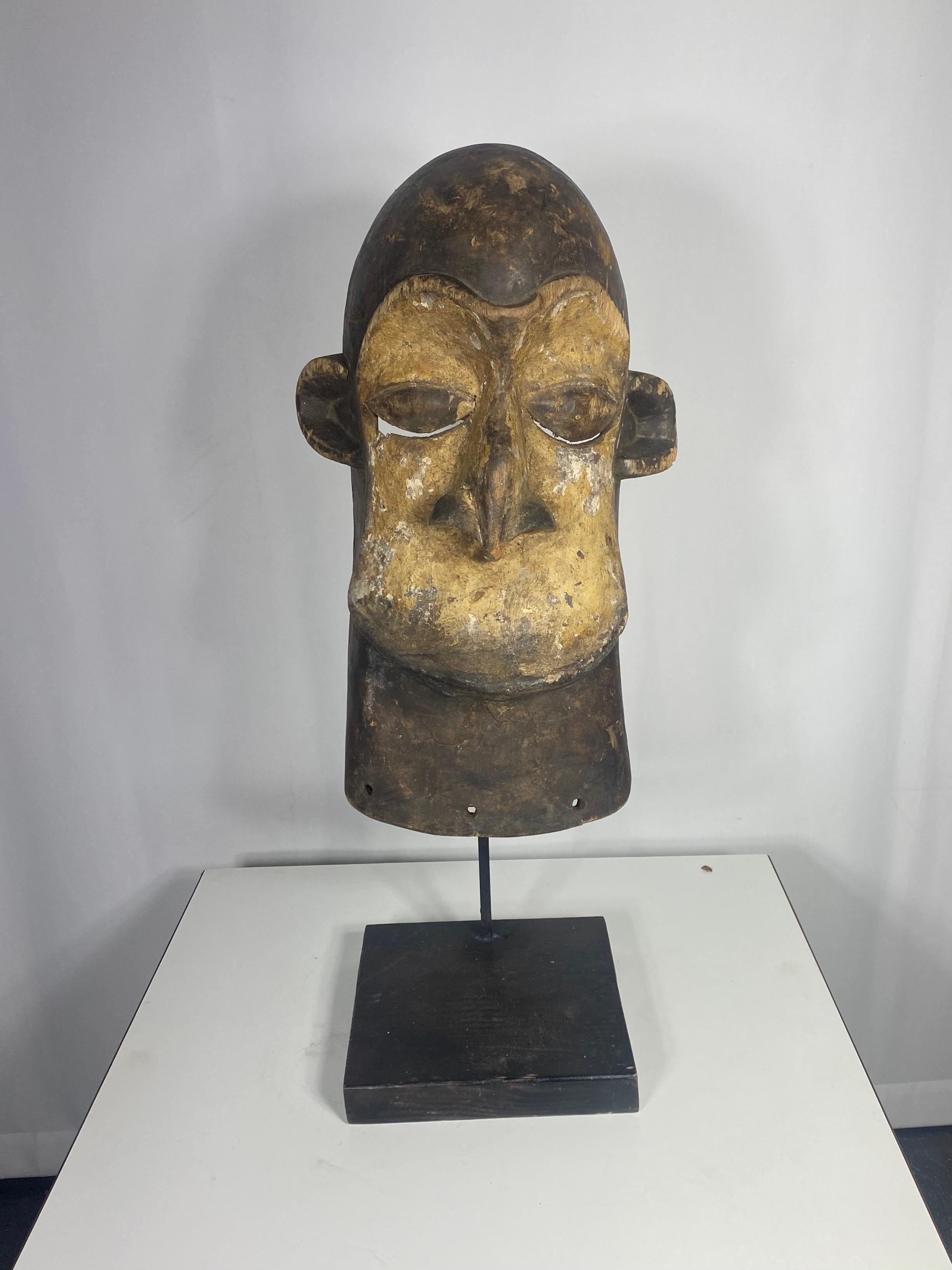 Dan-Maske aus der Elfenbeinküste, Afrika, 1950 im Zustand „Starke Gebrauchsspuren“ im Angebot in Buffalo, NY