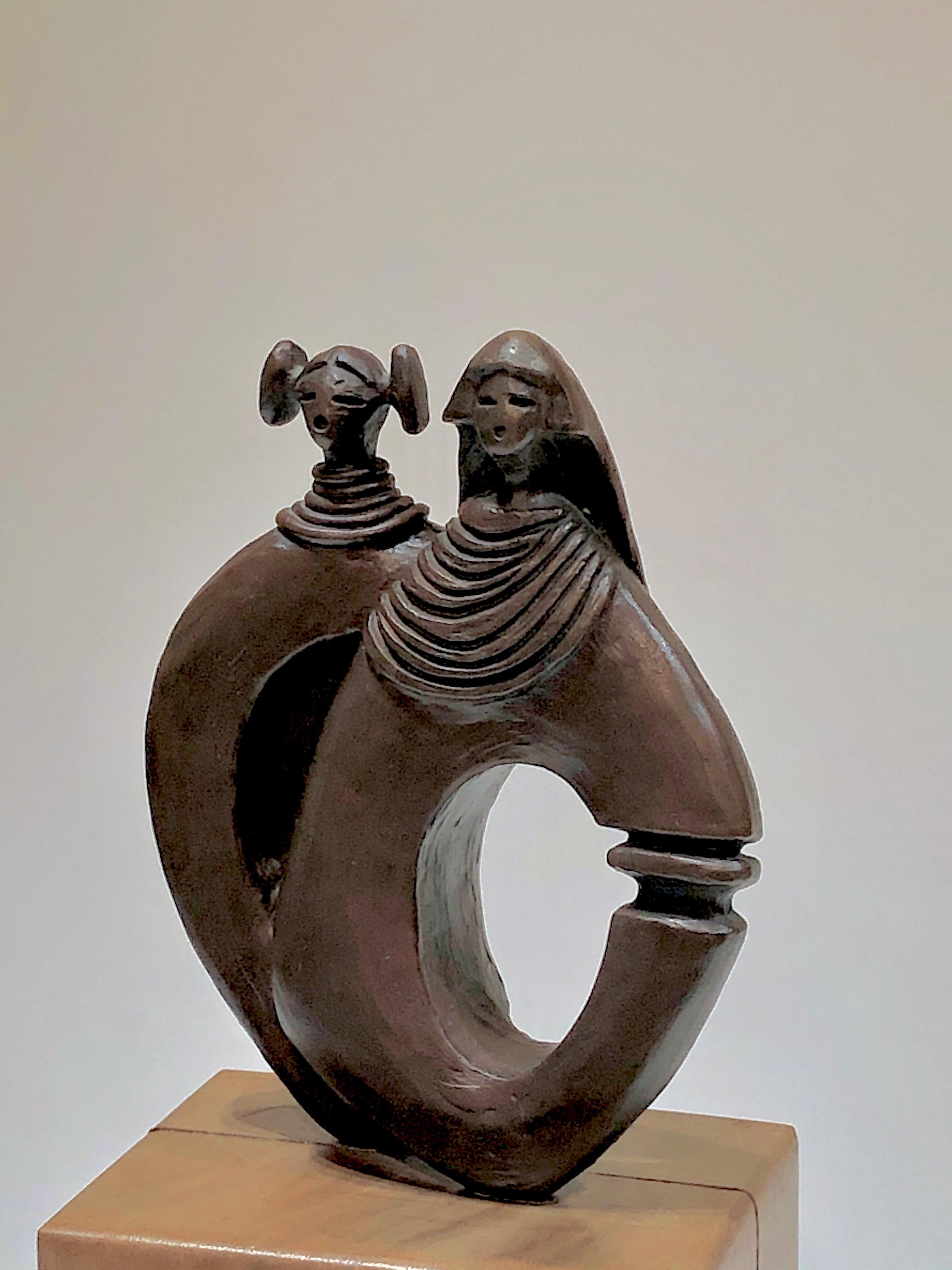 Man et femme Kachina, sculpture en bronze de Dan Namingha, Hopi, Kachina, brun en vente 1