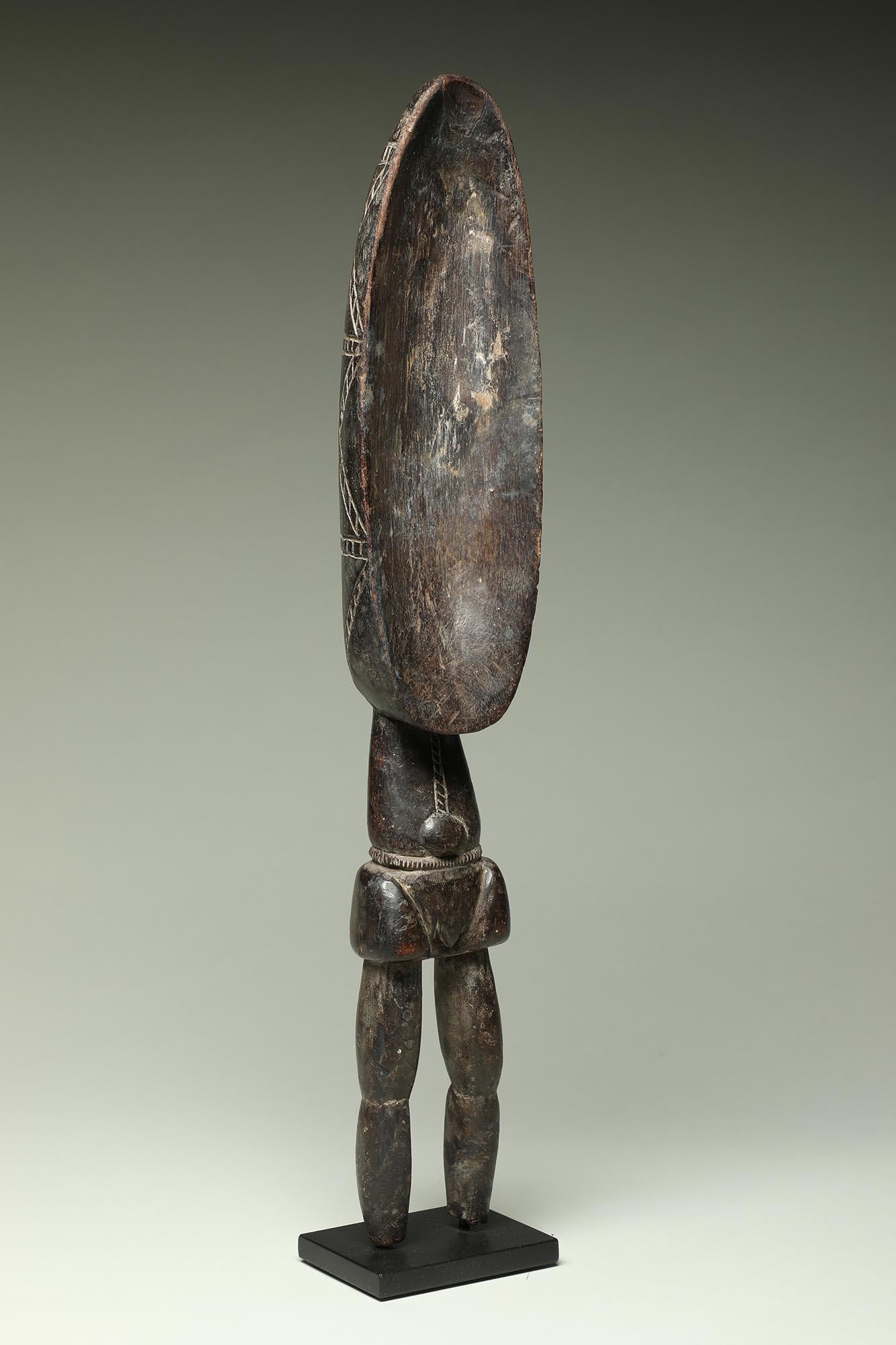 Intagliato a mano Cucchiaio Dan Prestige Wood con gambe, Costa d'Avorio, Africa occidentale su base personalizzata in vendita