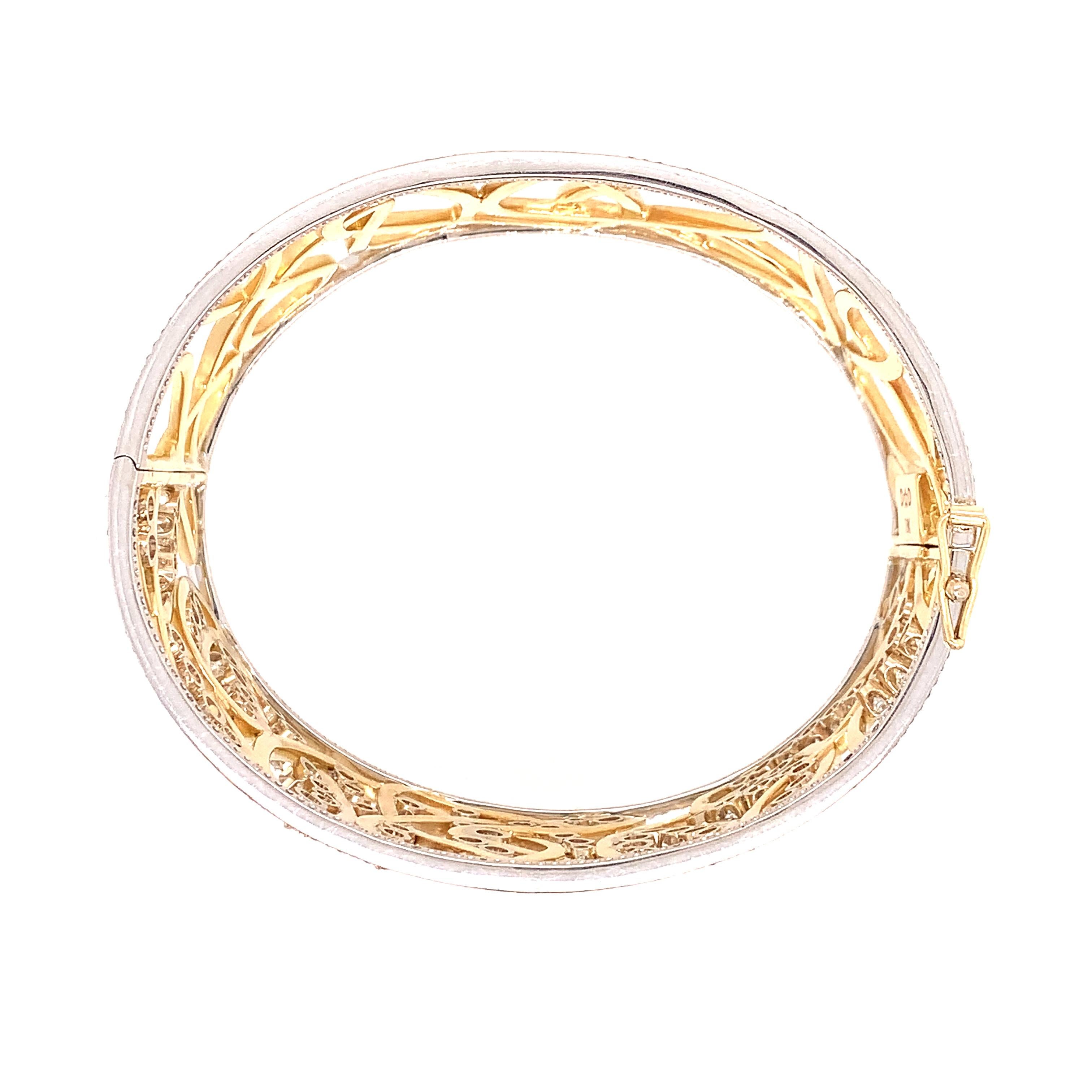 Modern Dana David Scribble 5 Carat Diamond and Gold Bangle Bracelet For Sale