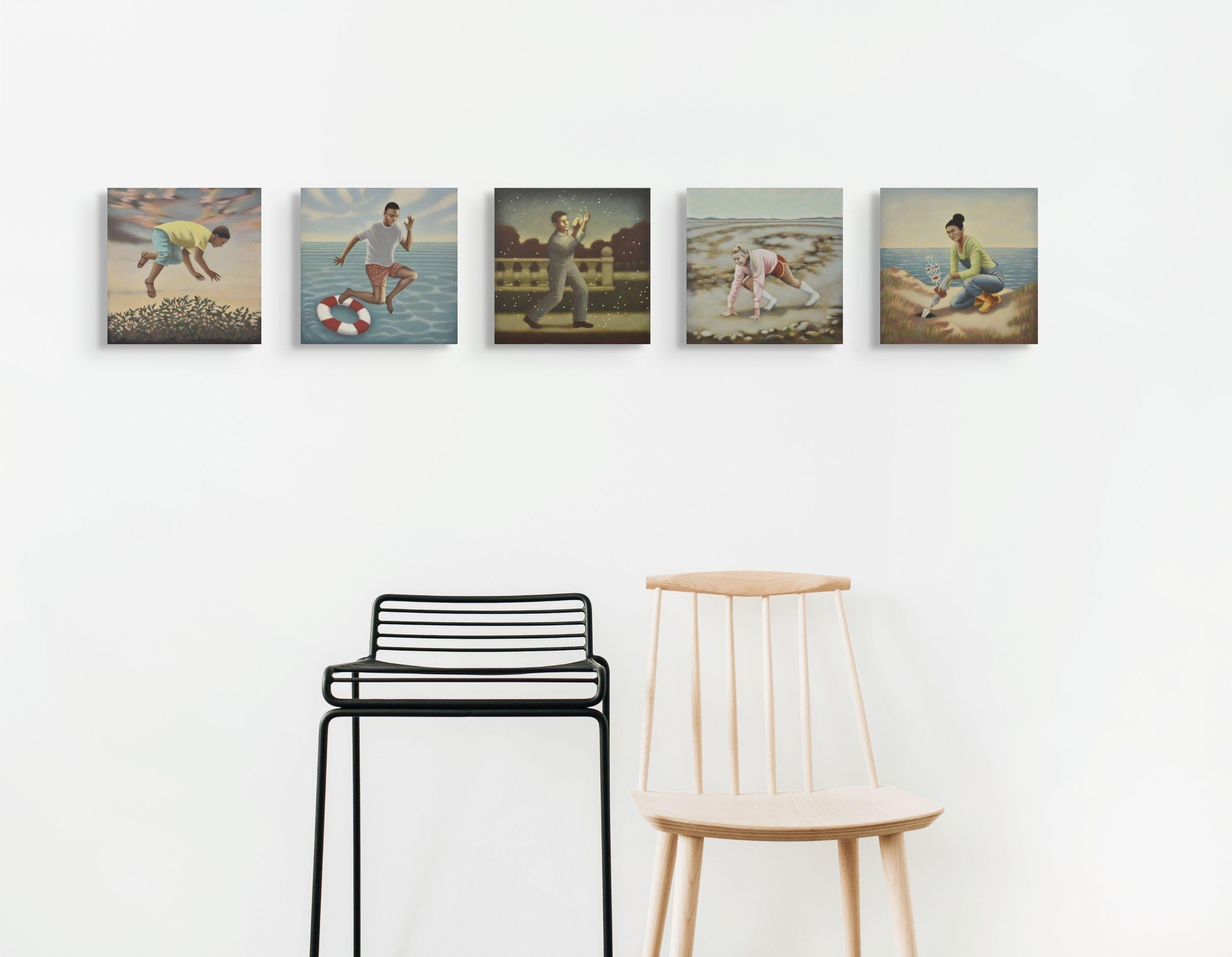 Evakuierung, ein 12 x 12 Zoll großes Gemälde Mädchen in sportlicher Haltung in Wüstenlandschaft (Zeitgenössisch), Painting, von Dana DeKalb