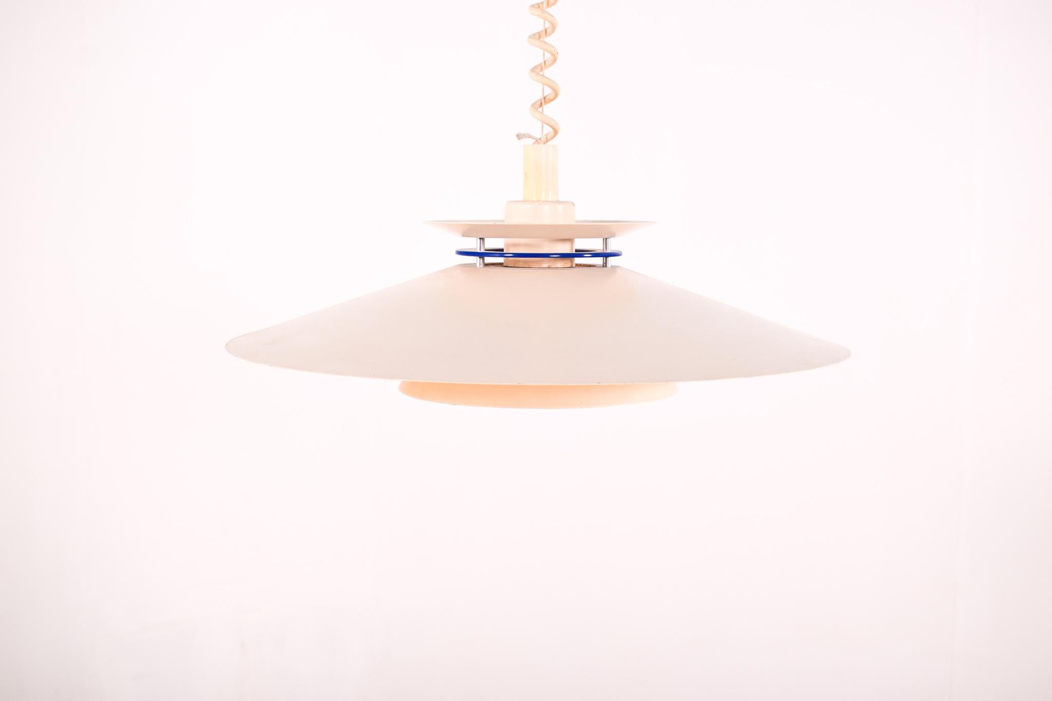 Danish pendant lamp by Dana light, made of aluminum in white lacquered metal on 1 blue threaded stems.
