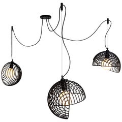 Lampe suspendue Dana, noire, grappe de trois, de Souda, fabriquée sur commande