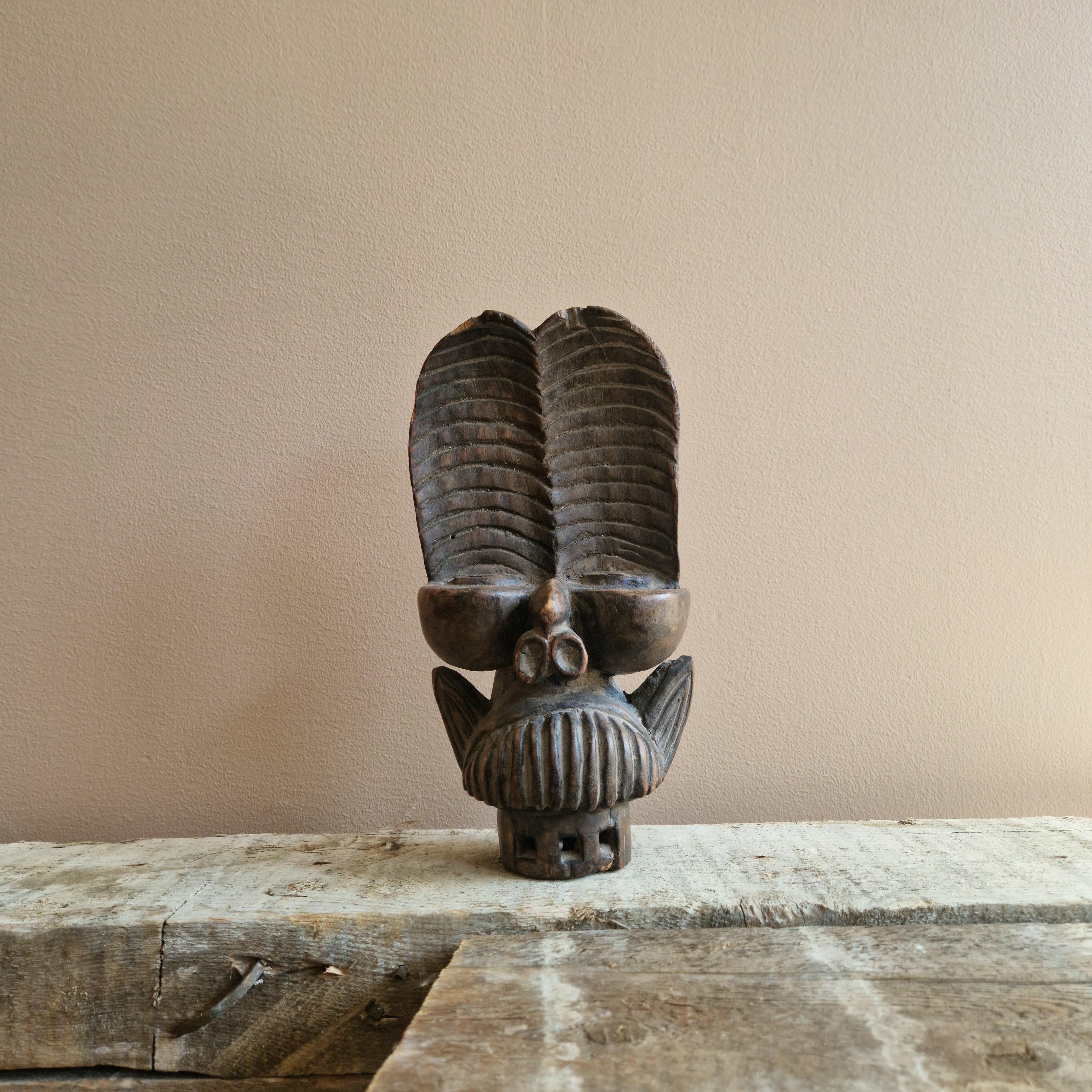 Bois Masque de danse, Batcham, Cameroun. 20e siècle. en vente