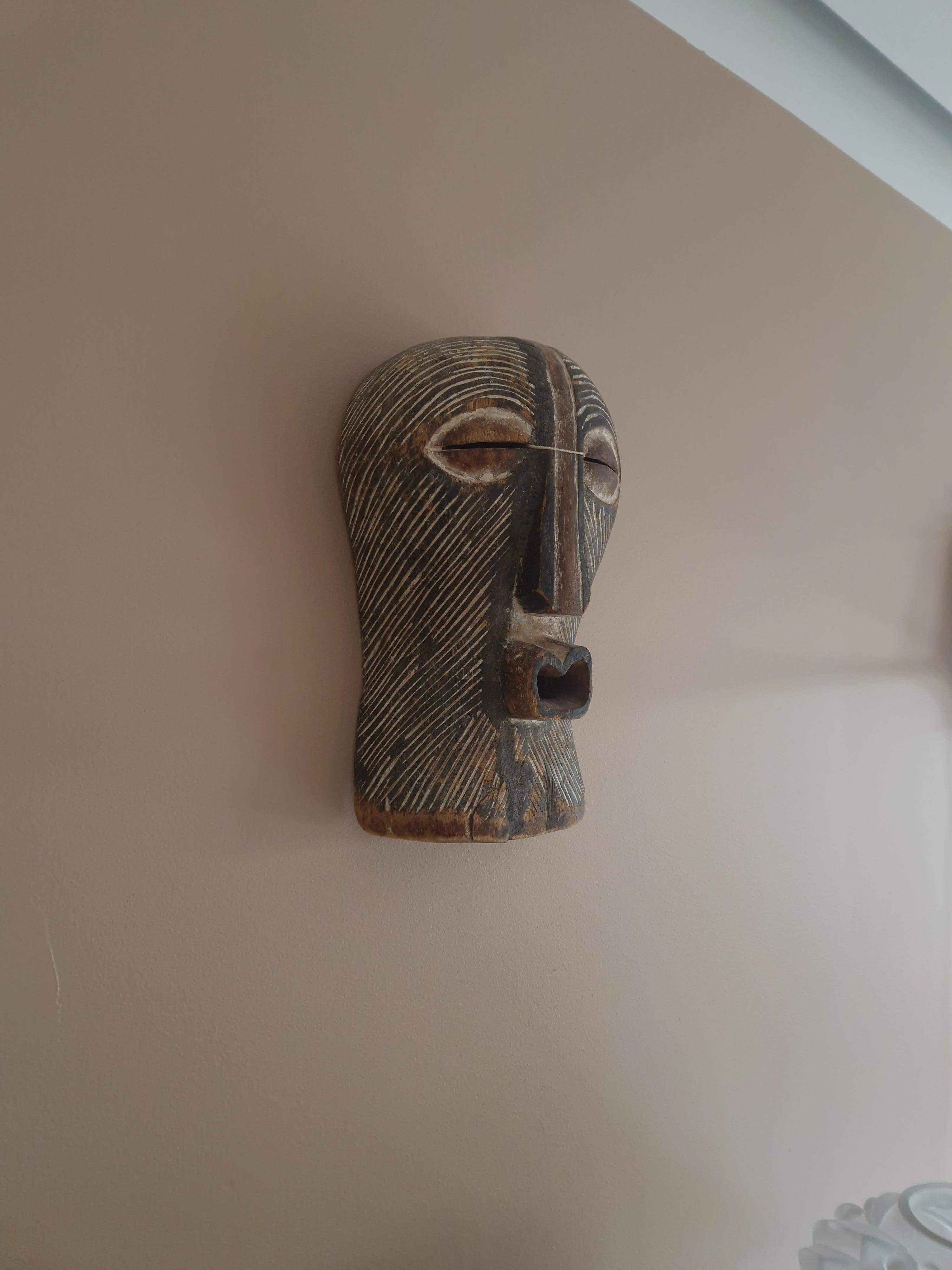 Sculpté à la main Masque de danse Kifwebe, Songye, Congo en vente