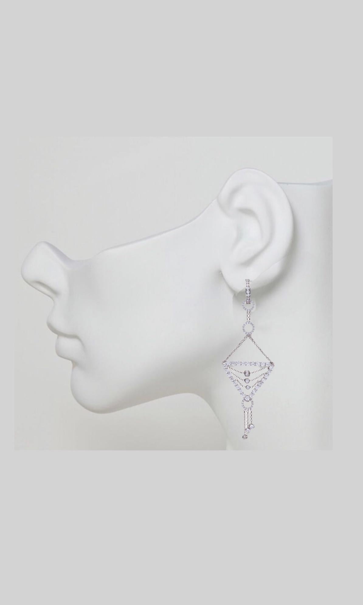 Dancer Chandelier White Diamond Earrings In New Condition For Sale In Chicago, IL