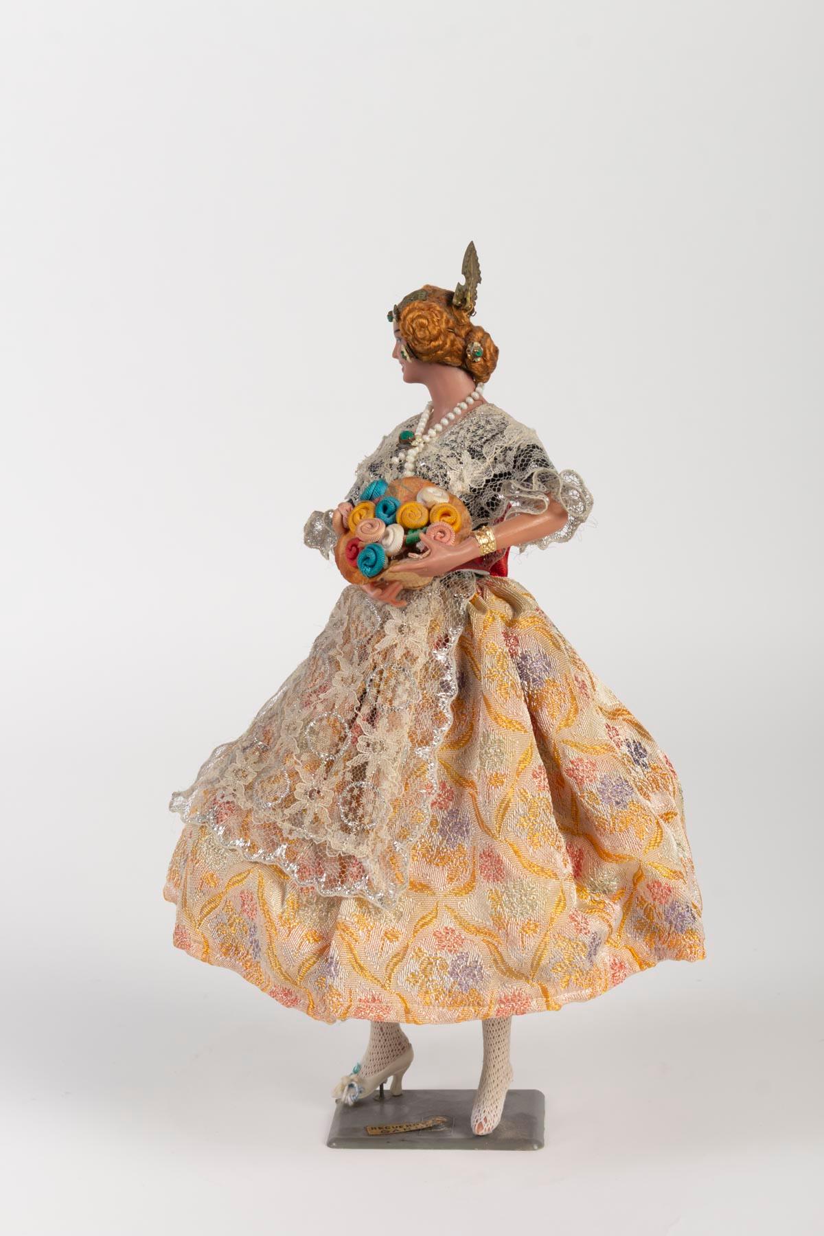 Dancer, Doll, 1950, Spanish
Measures: H 33cm, L 23cm, P 17cm.