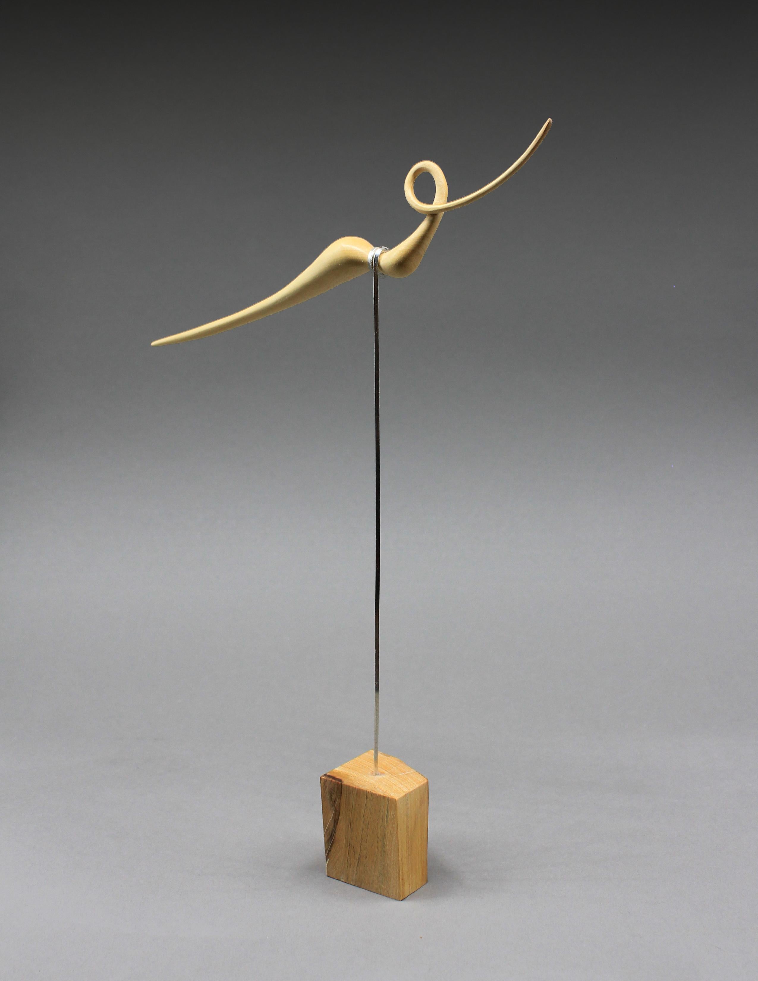 Sculpté Danseuse II, sculpture en bois de Nairi Safaryan en vente