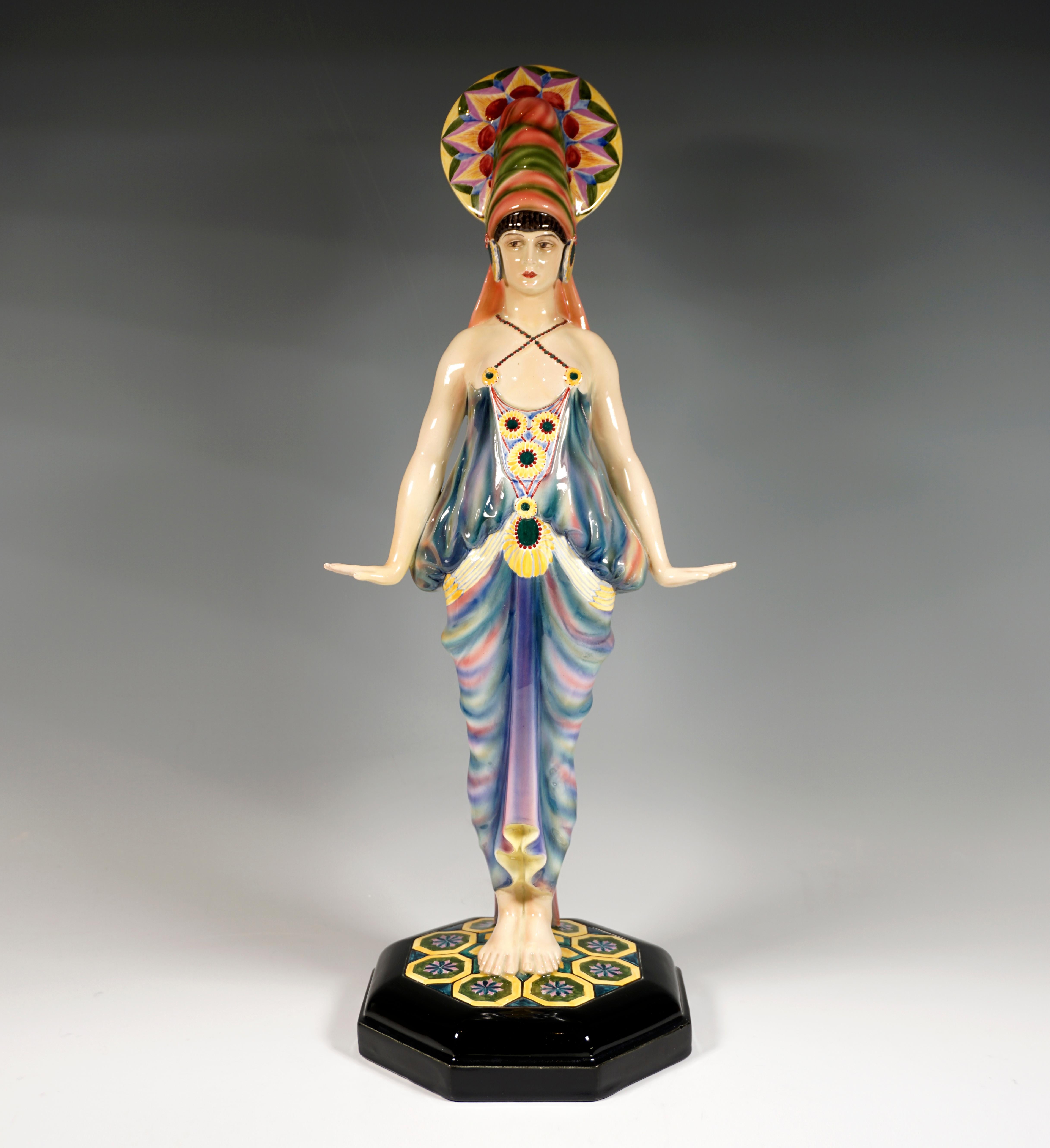 An extraordinary, one-of-a-kind model by Goldscheider, which has never existed before and is not listed in the catalog of works.

The upright dancer with elaborate headdress is dressed in an exotic, softly caressing costume:
The top is attached