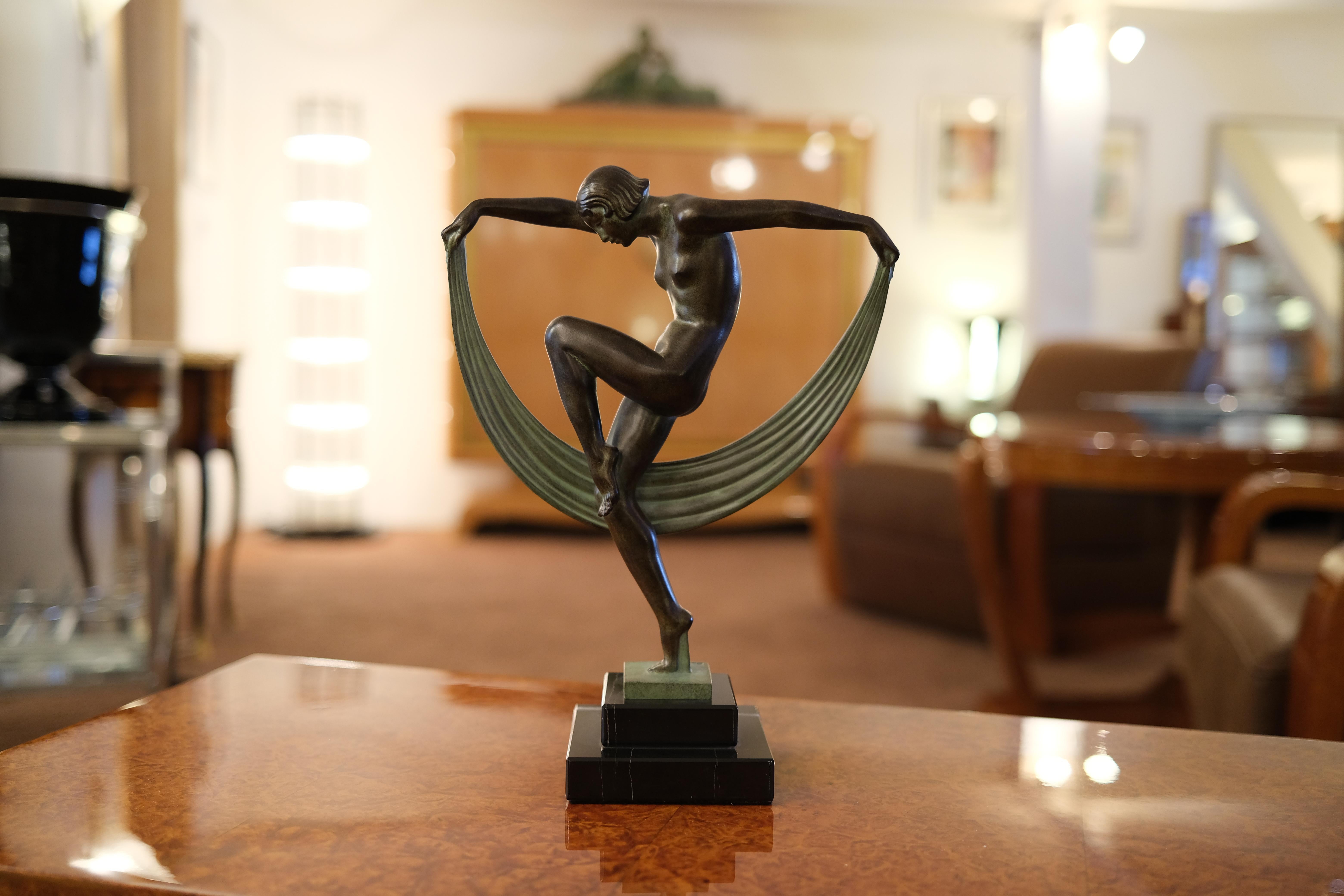 Sculpture dancing lady “Folie”
Designed in France during the roaring 1920s by “Maurice et Marcel Denis”, signed
Original Max Le Verrier, signed 
Art Deco style, France

Material: 
Régule (Spelter) 
Socle in black marble (could have a different