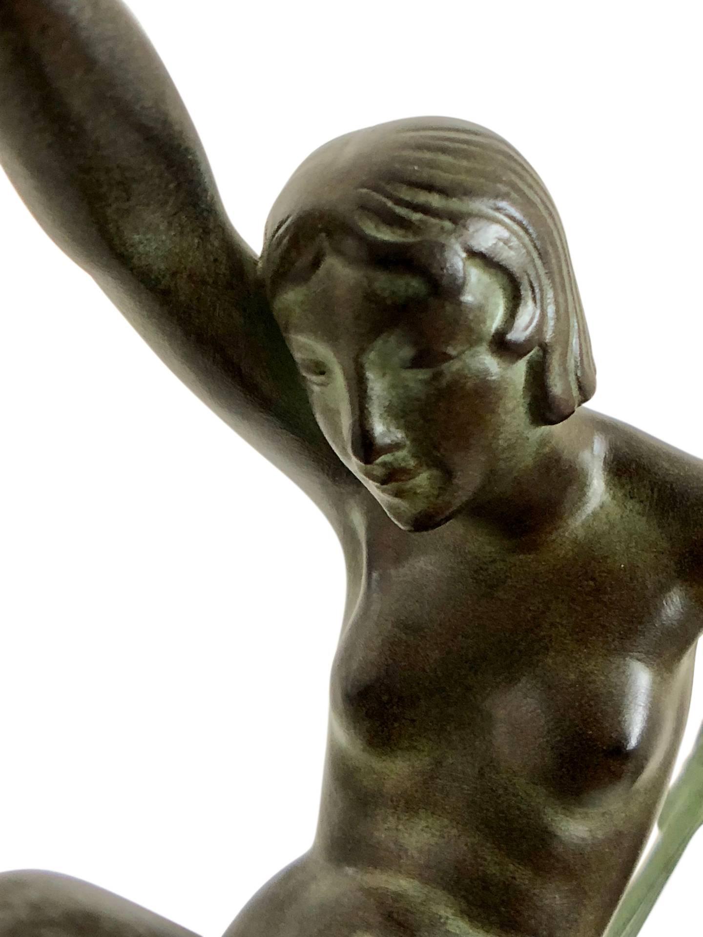Sculpture d'une danseuse en zinc brut, Folie de Denis, Original Max Le Verrier Excellent état à Ulm, DE