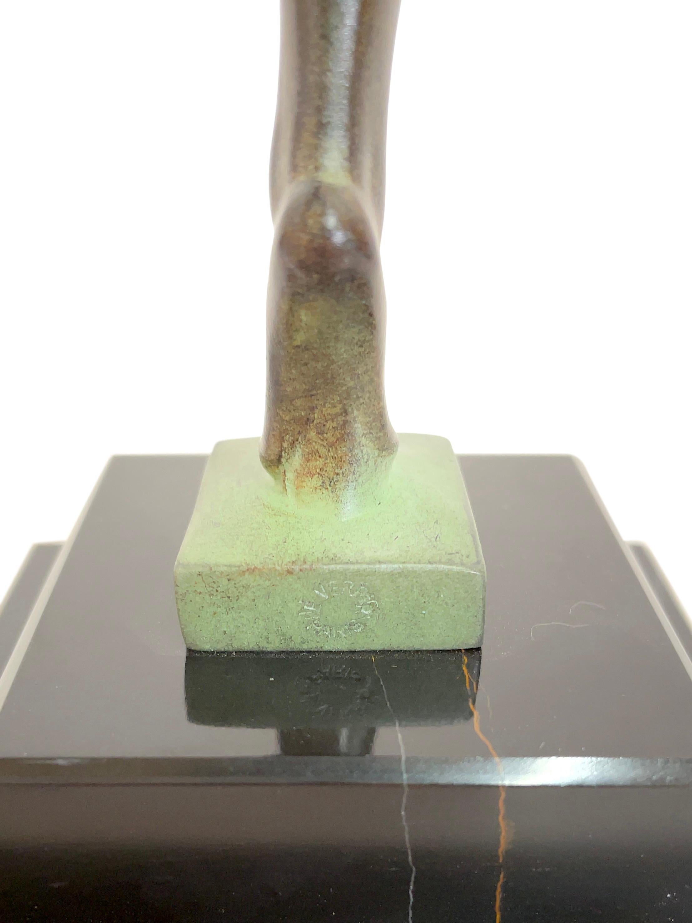 Sculpture de danseuse Jeu avec un boulet de jade de Max Le Verrier de style Art Déco 2
