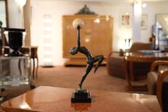 Sculpture de danseuse Jeu avec un boulet de jade de Max Le Verrier de style Art Déco