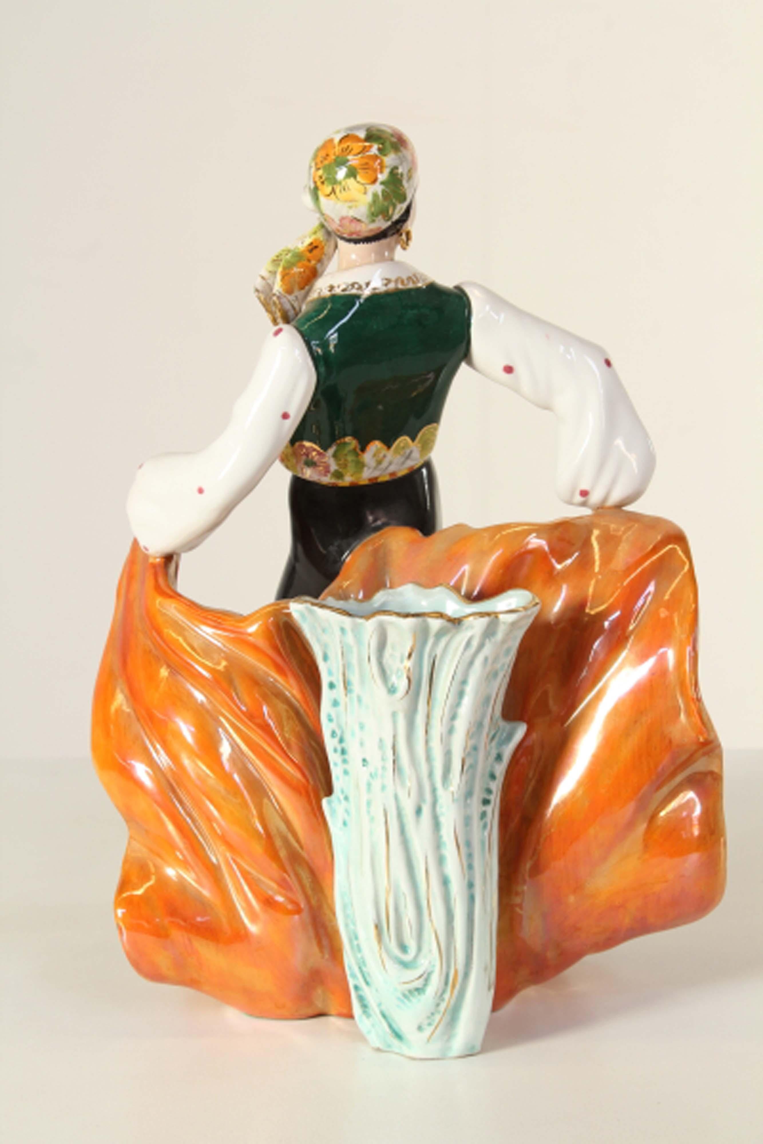 Beautiful execution of this gypsy dancer figure that expresses sweetness, the young dancer a little effeminate, in an attempt to twirl the cloth tramples him, the red cheeks identify embarrassment. Beautiful colors and sculptural execution. signed
