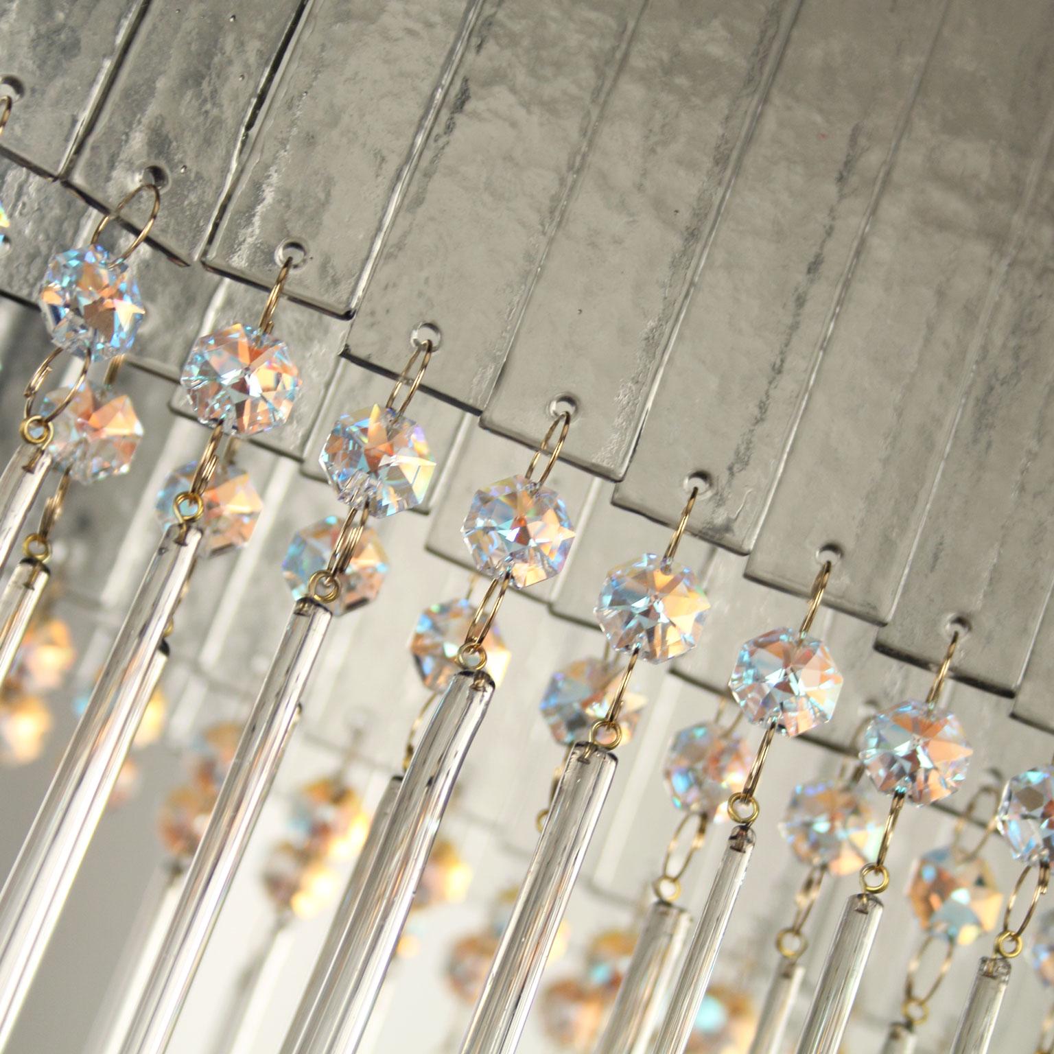 italien Lampe à suspension Dancer, éléments en verre de Murano gris et cristal taillé par Multiforme en vente