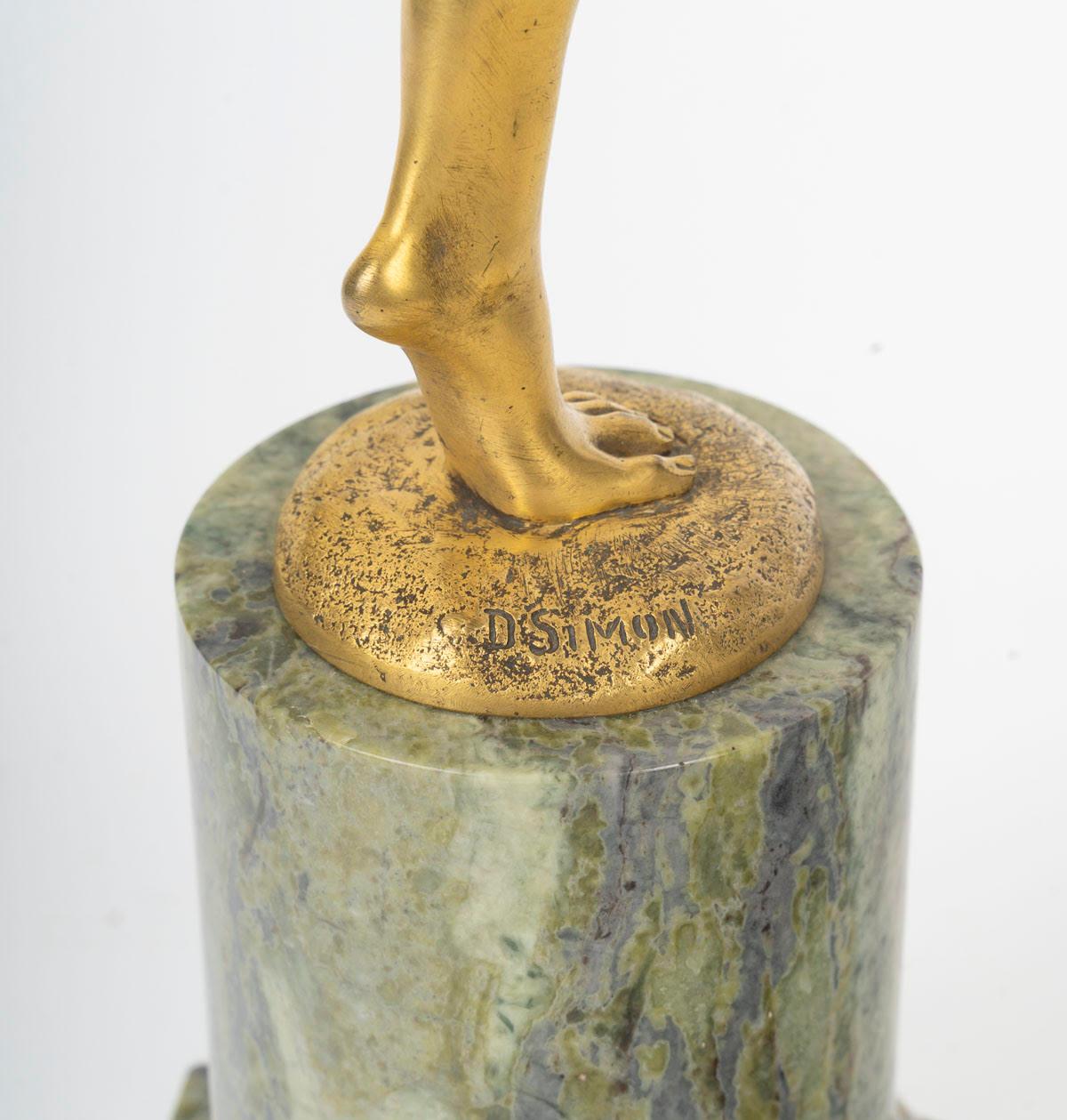 Ballerina con tamburello, scultura in bronzo dorato, periodo Art Déco, circa 1930. In condizioni buone in vendita a Saint-Ouen, FR