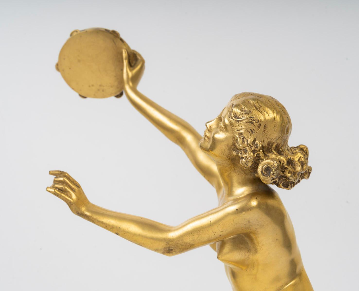 Ballerina con tamburello, scultura in bronzo dorato, periodo Art Déco, circa 1930. in vendita 1